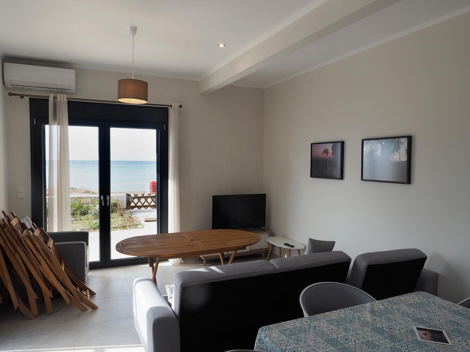 Melissinos Beachfront Apartments
