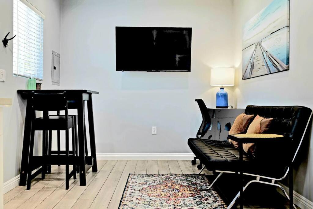 Detached Guesthouse in Monrovia/Los Angeles - Property Image 1