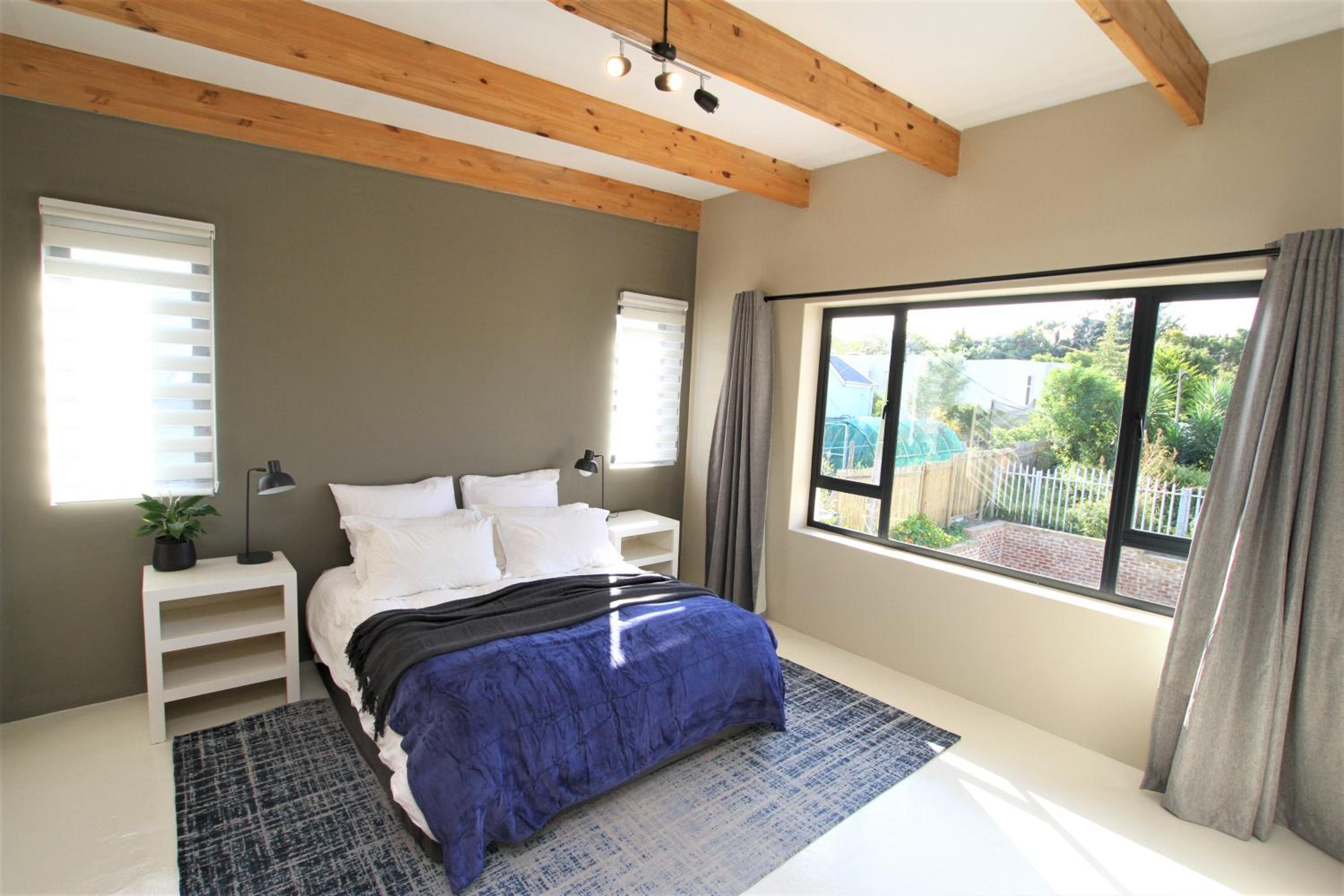 Modern home - walk to the beach (no load shedding) view 4