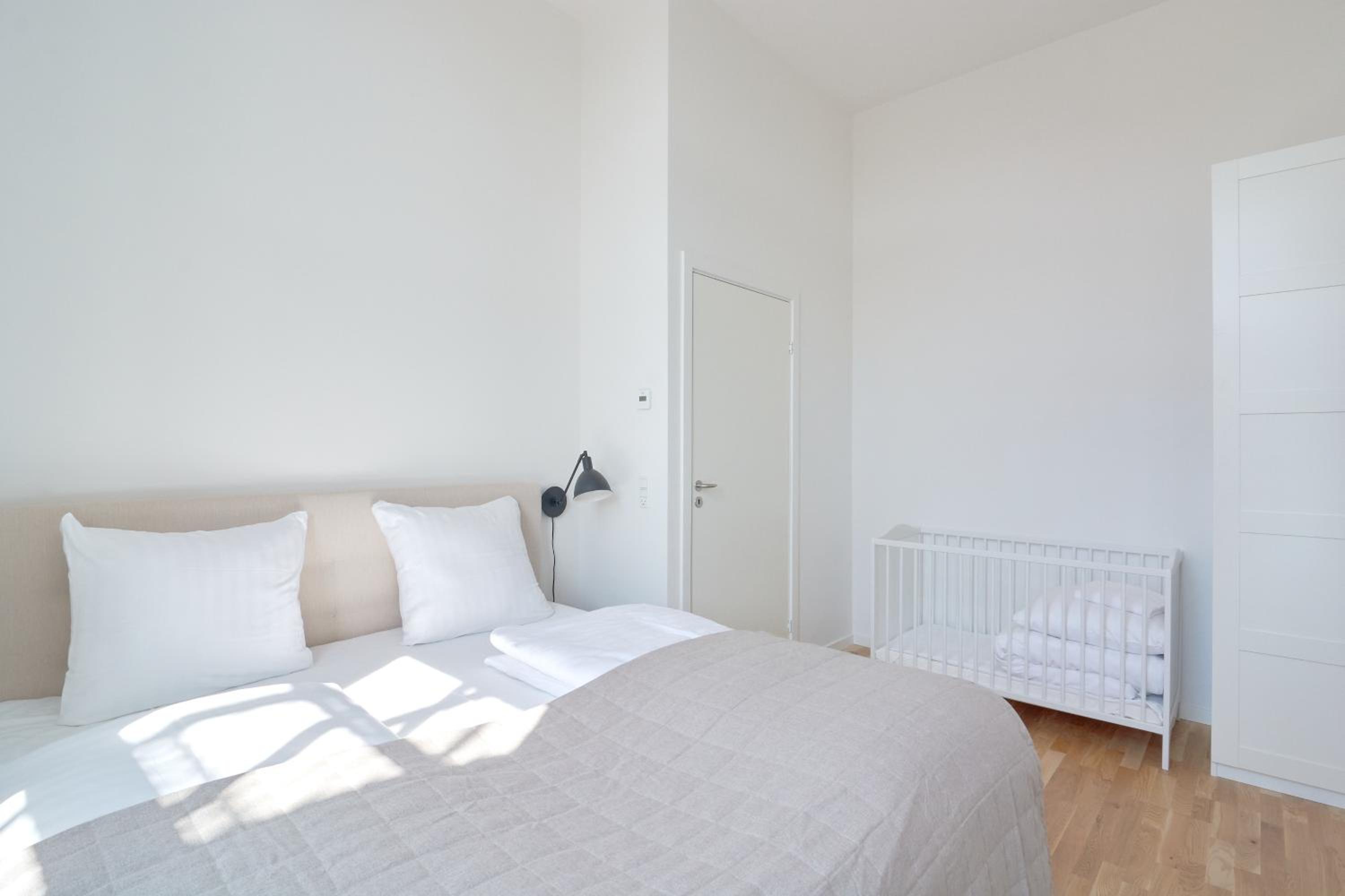 Cozy and Bright Apartments with Private Car Park