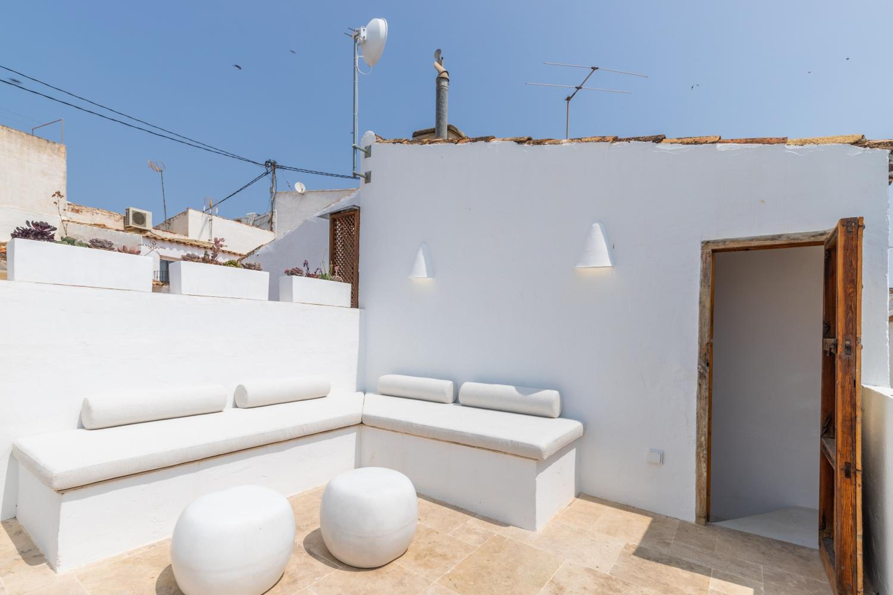 Calle Consol photo 3