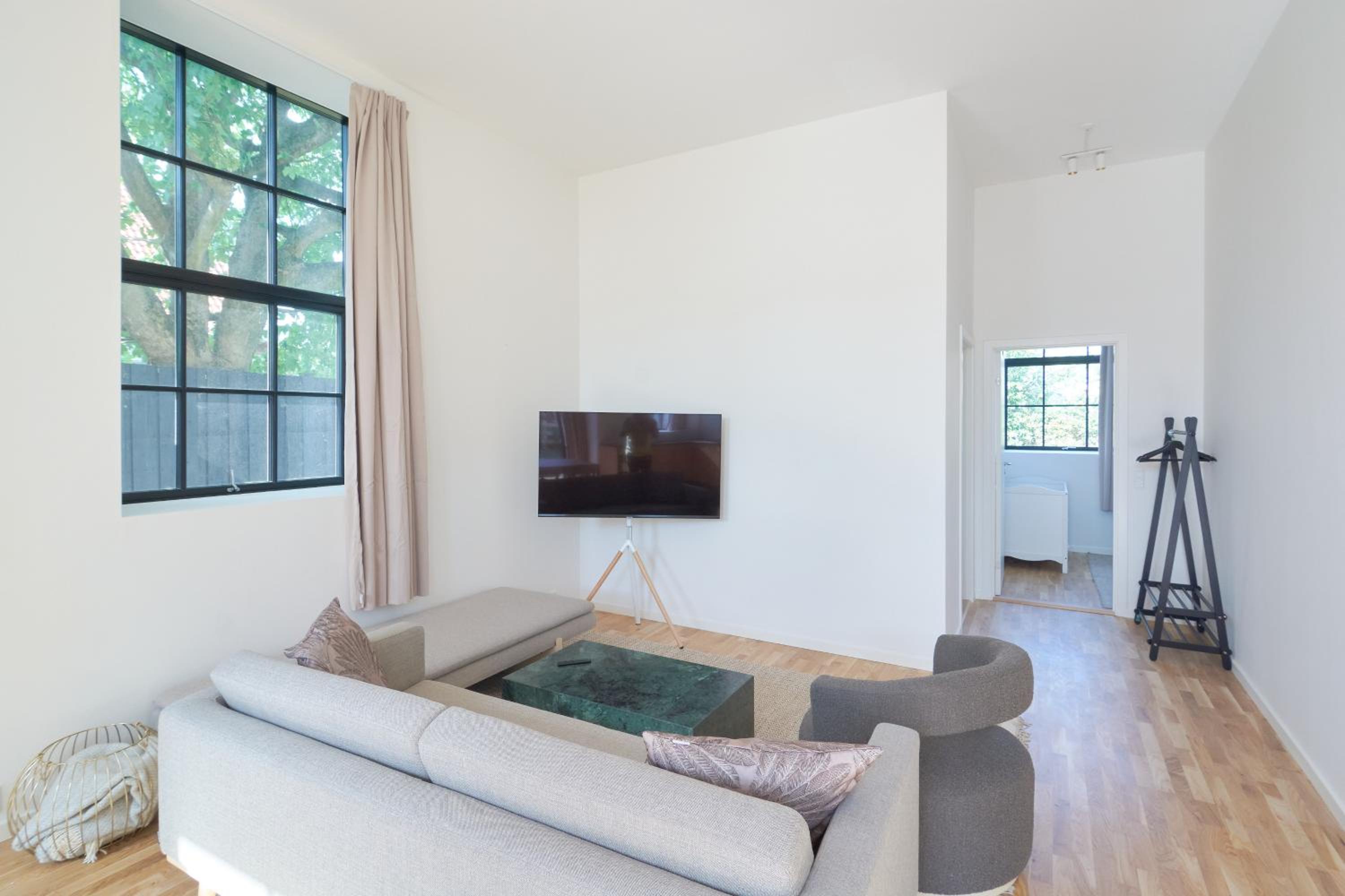 Cozy and Bright Apartments with Private Car Park