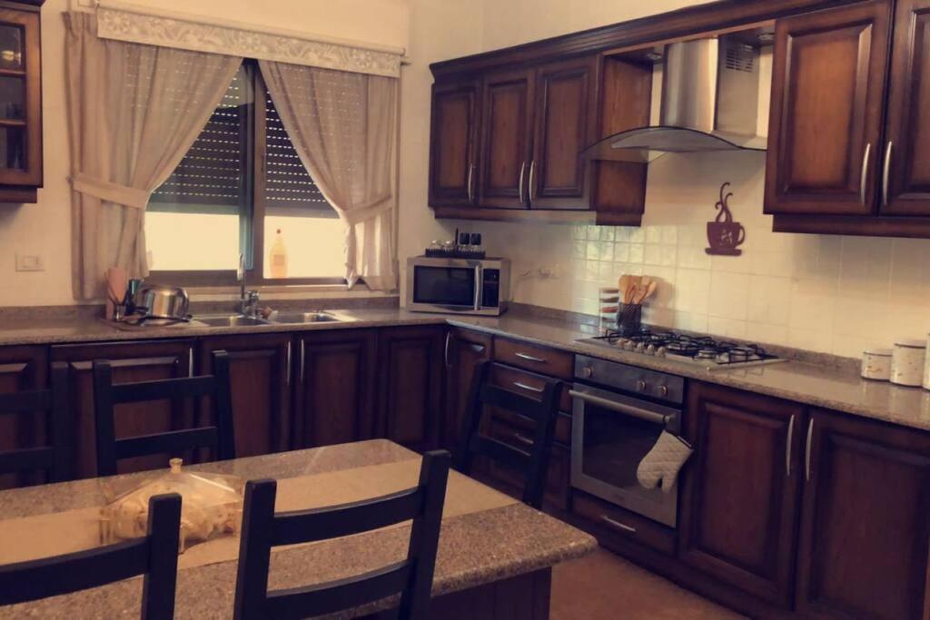 Big Family Apartment - Abdoun, deplomatic Area view 2