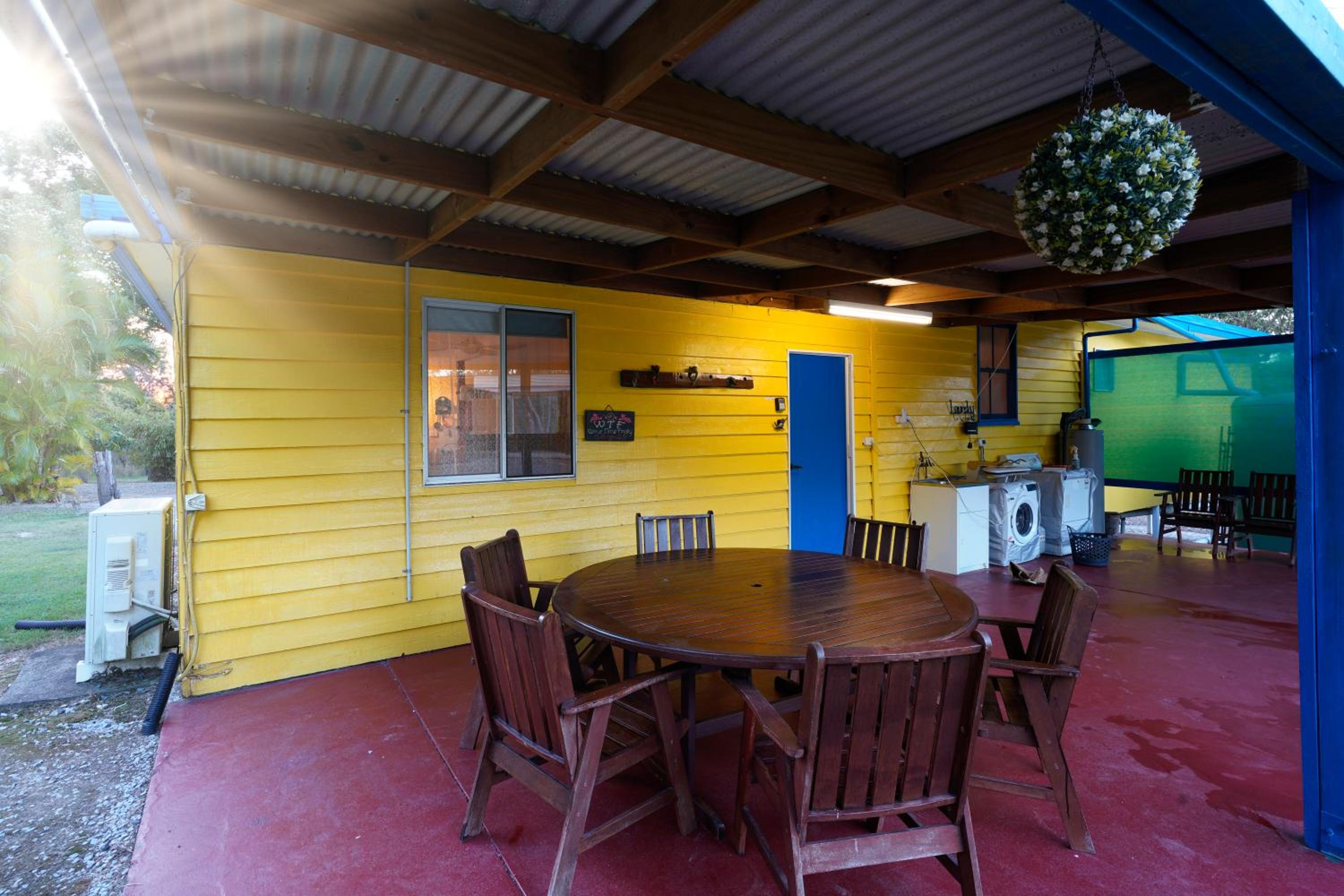Yellow Cottage - bush and beach