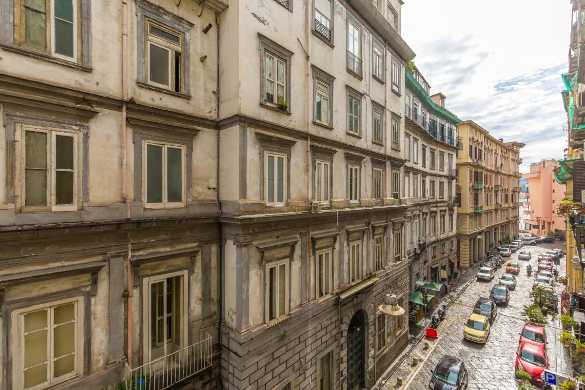 Chiatamone Design Apartment by Wonderful Italy