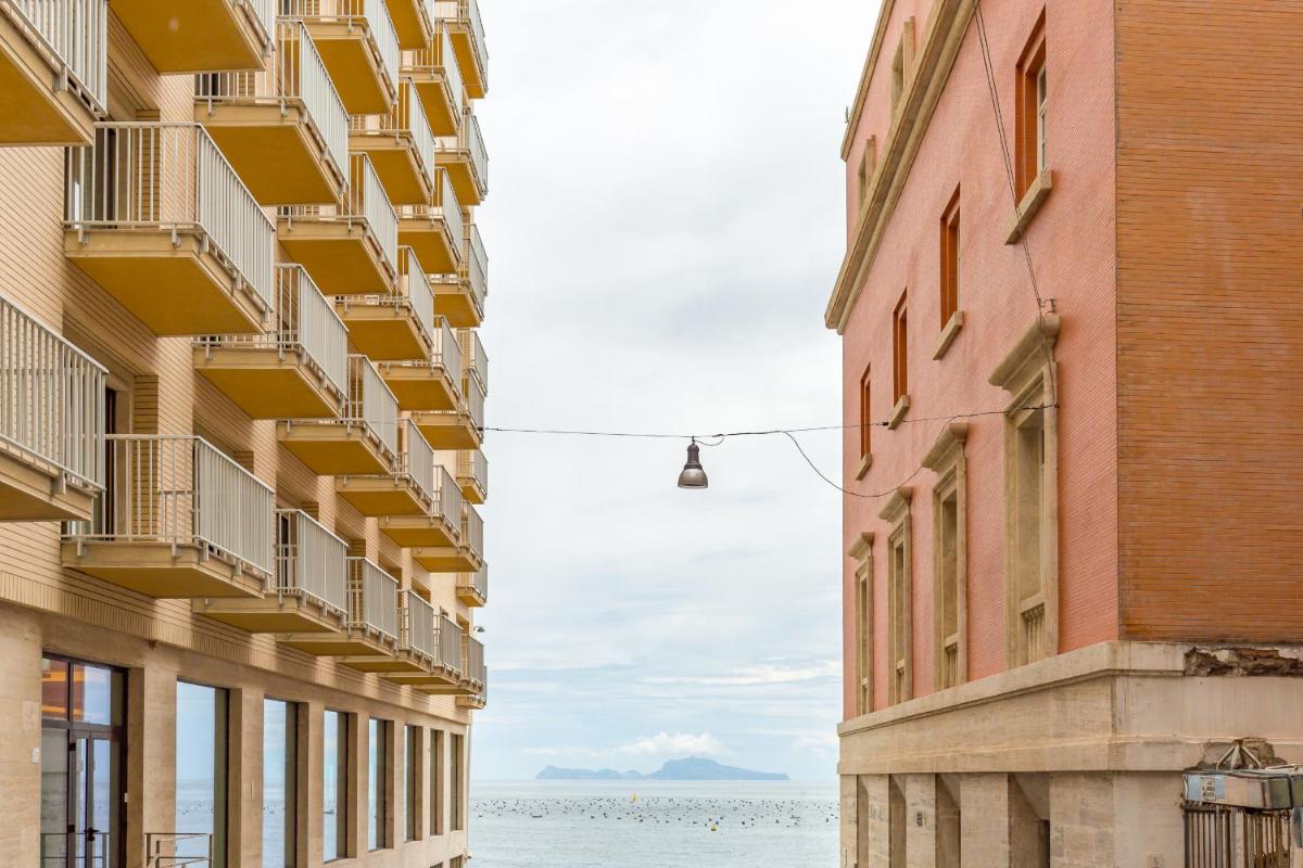 Chiatamone Design Apartment by Wonderful Italy