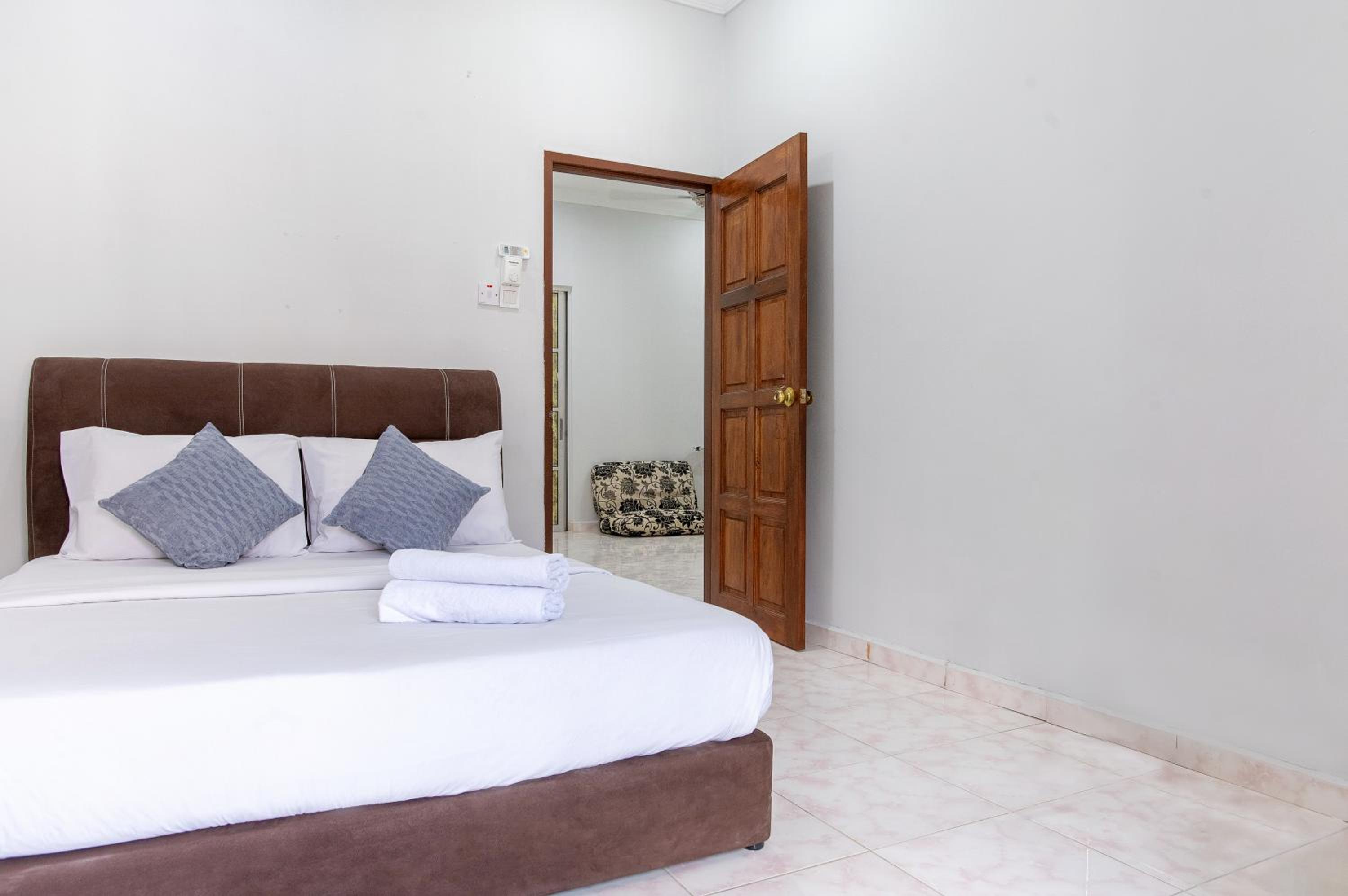 Amirin Homestay with private pool photo 4