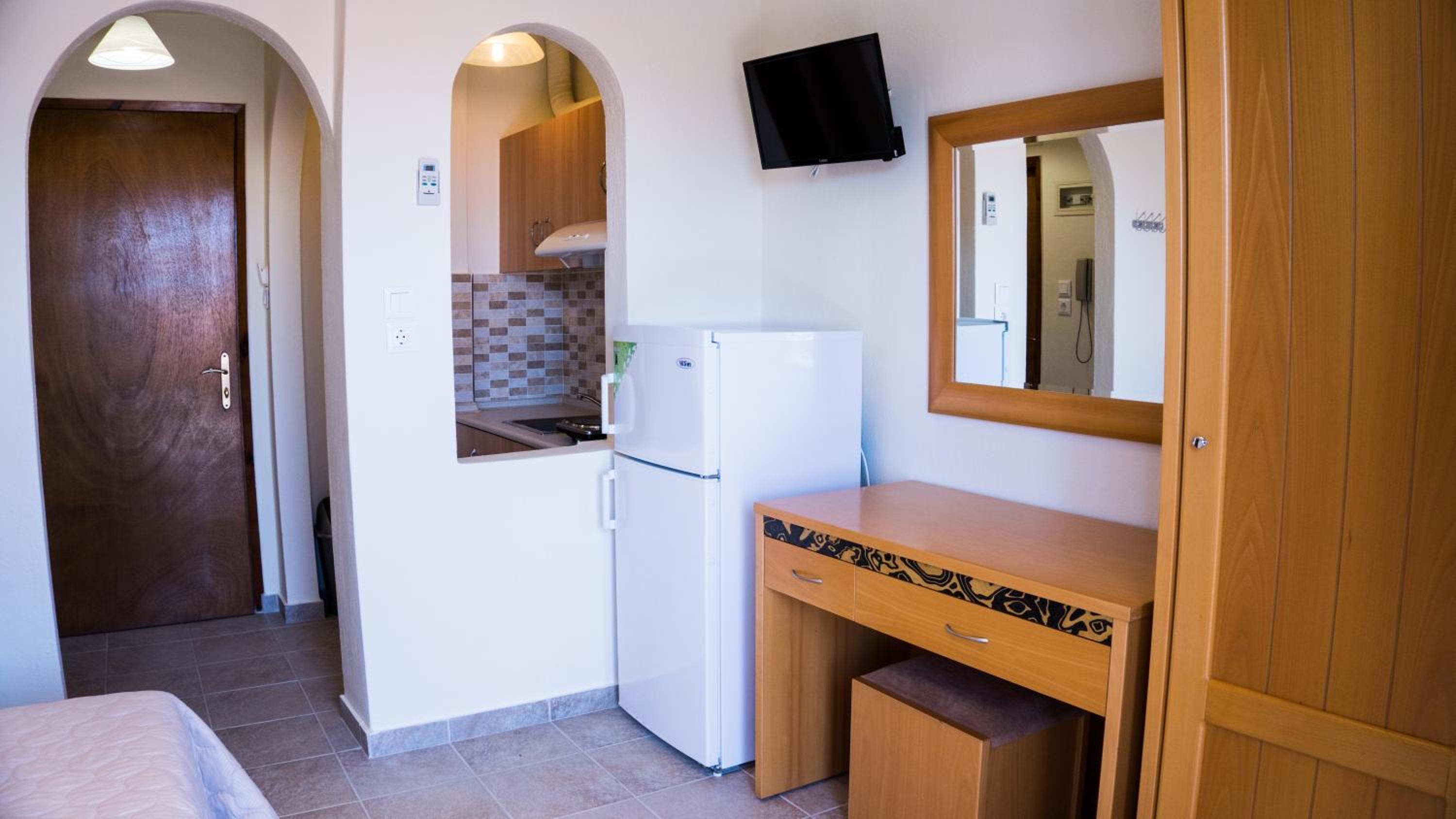 Milonas House Apartments