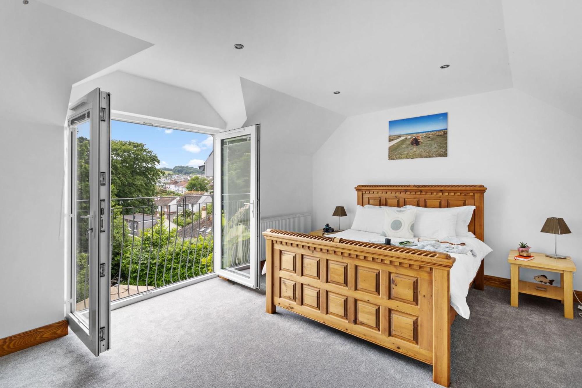 Trade Winds - 4 Bedroom home in Brixham, Free WiFi, Parking & Garden Views view 2