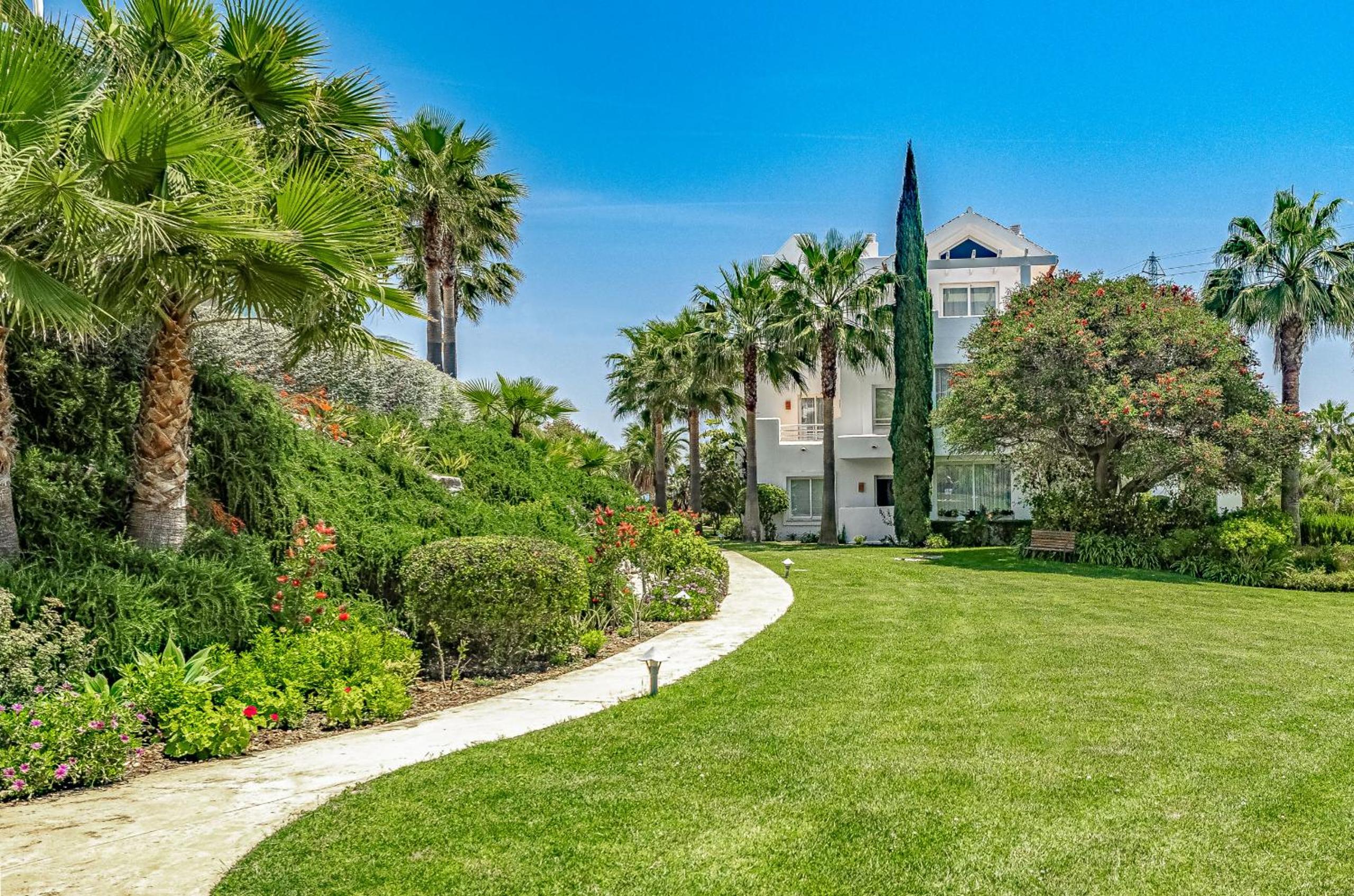 Alcazaba Lagoon 2425 Luxury private beach view 4