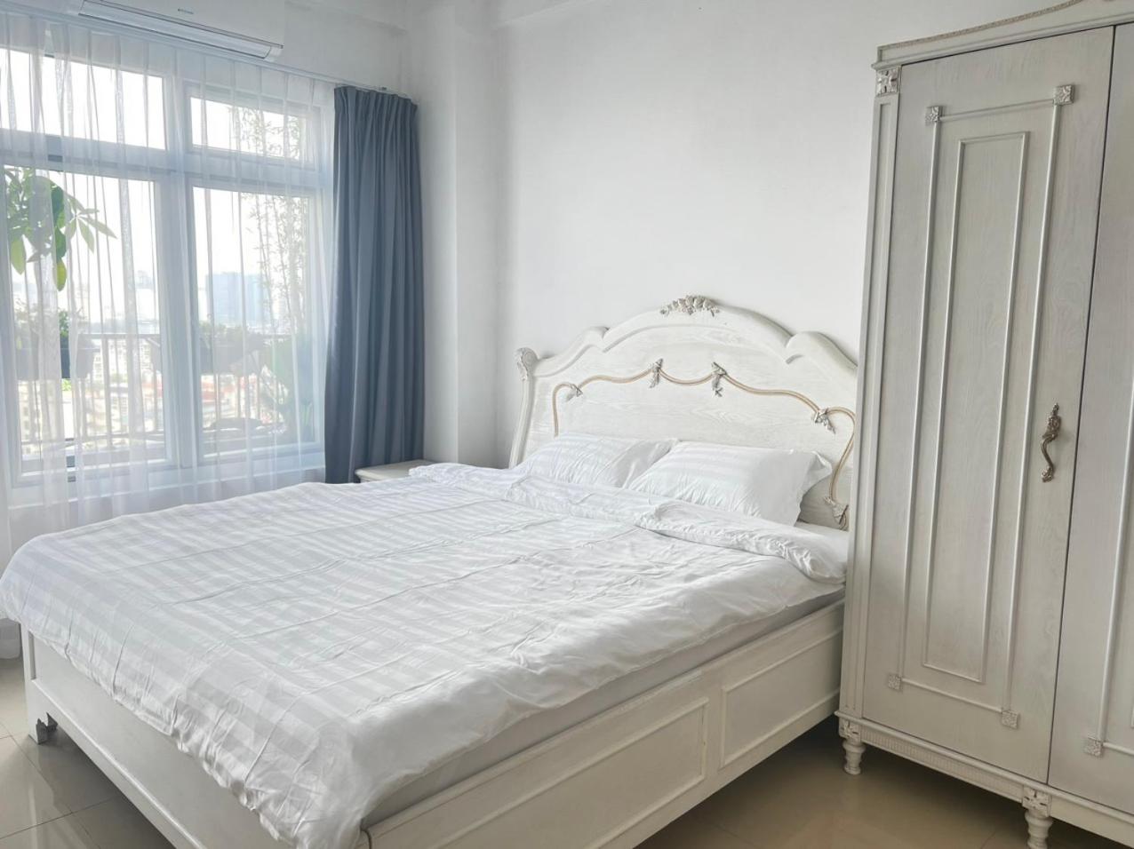 Spacious Duplex Penthouse with 3 Bedrooms in Tây Hồ