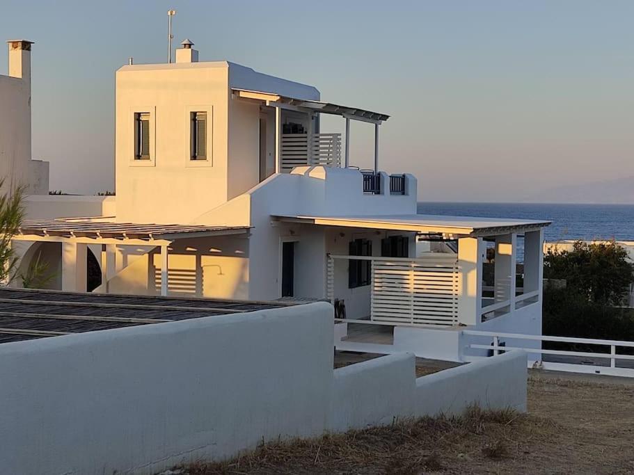 Peaceful getaway for 2 - amazing sea view/sunbeds!