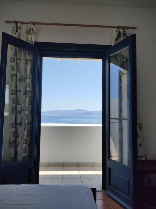 Peaceful getaway for 2 - amazing sea view/sunbeds! photo 3