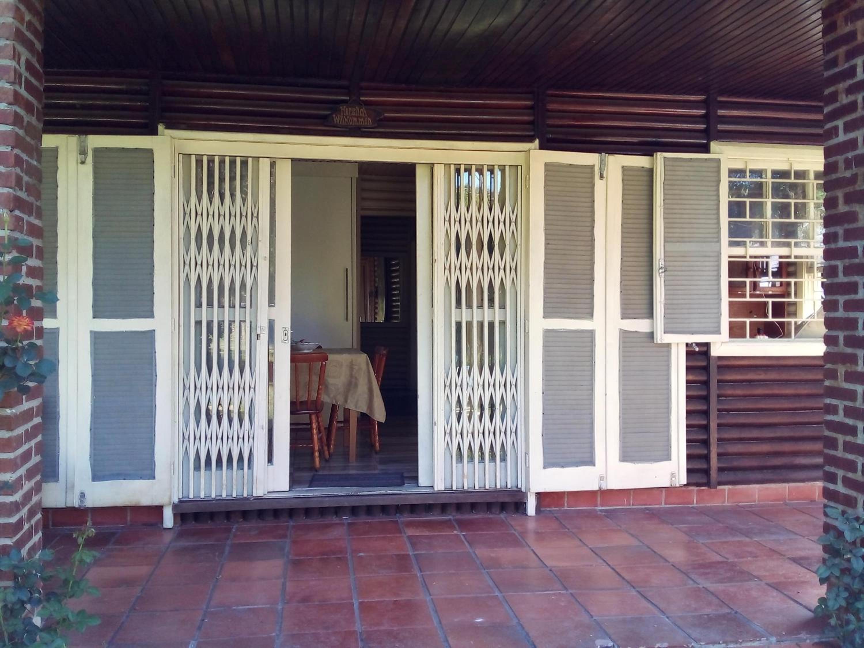 Chalé alpino em canela rs todo mobiliado com cozinha lareira split Wi-Fi 2 quartos perto do centro