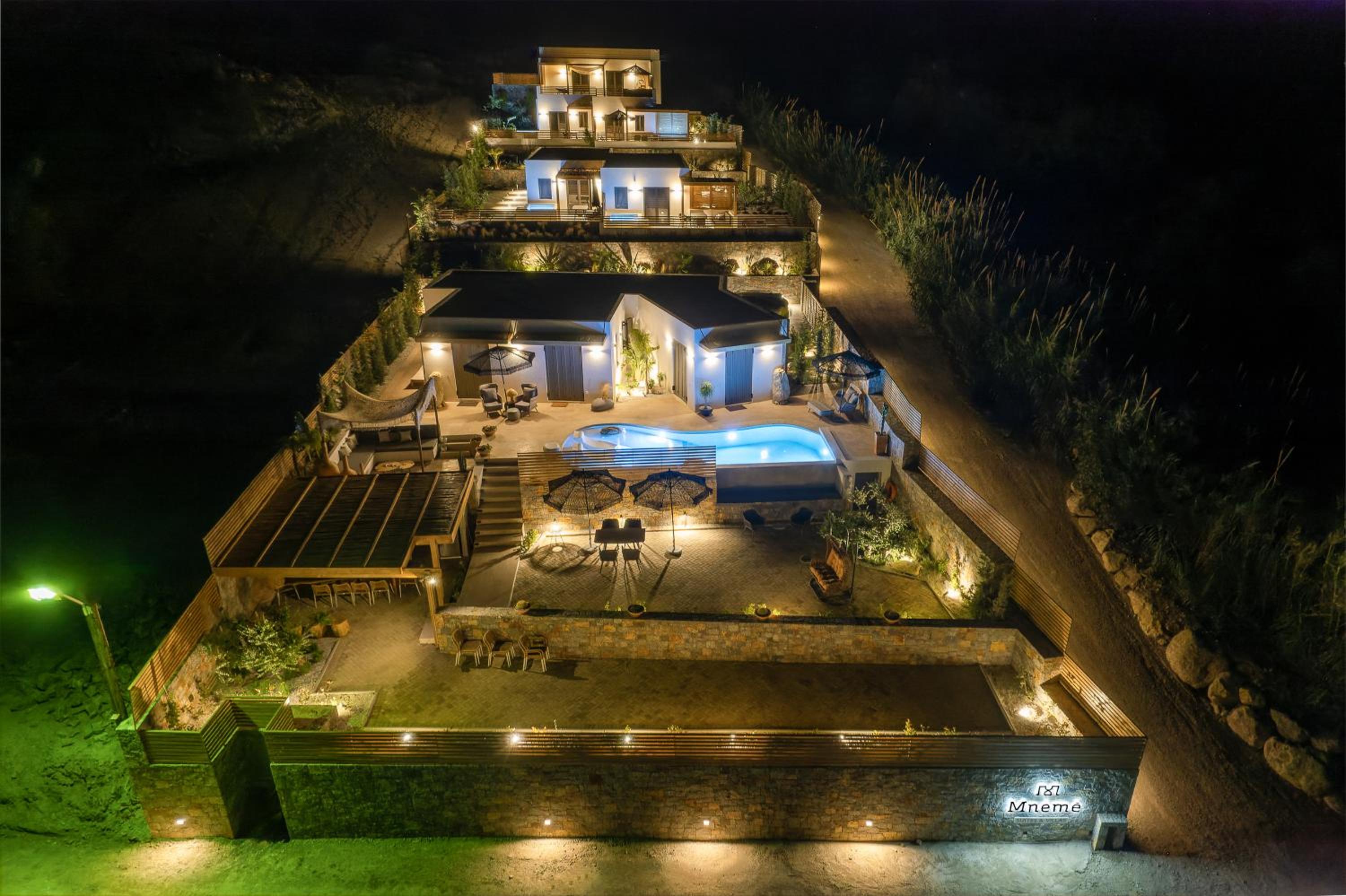Mnḗmē Suites & Villas view 5