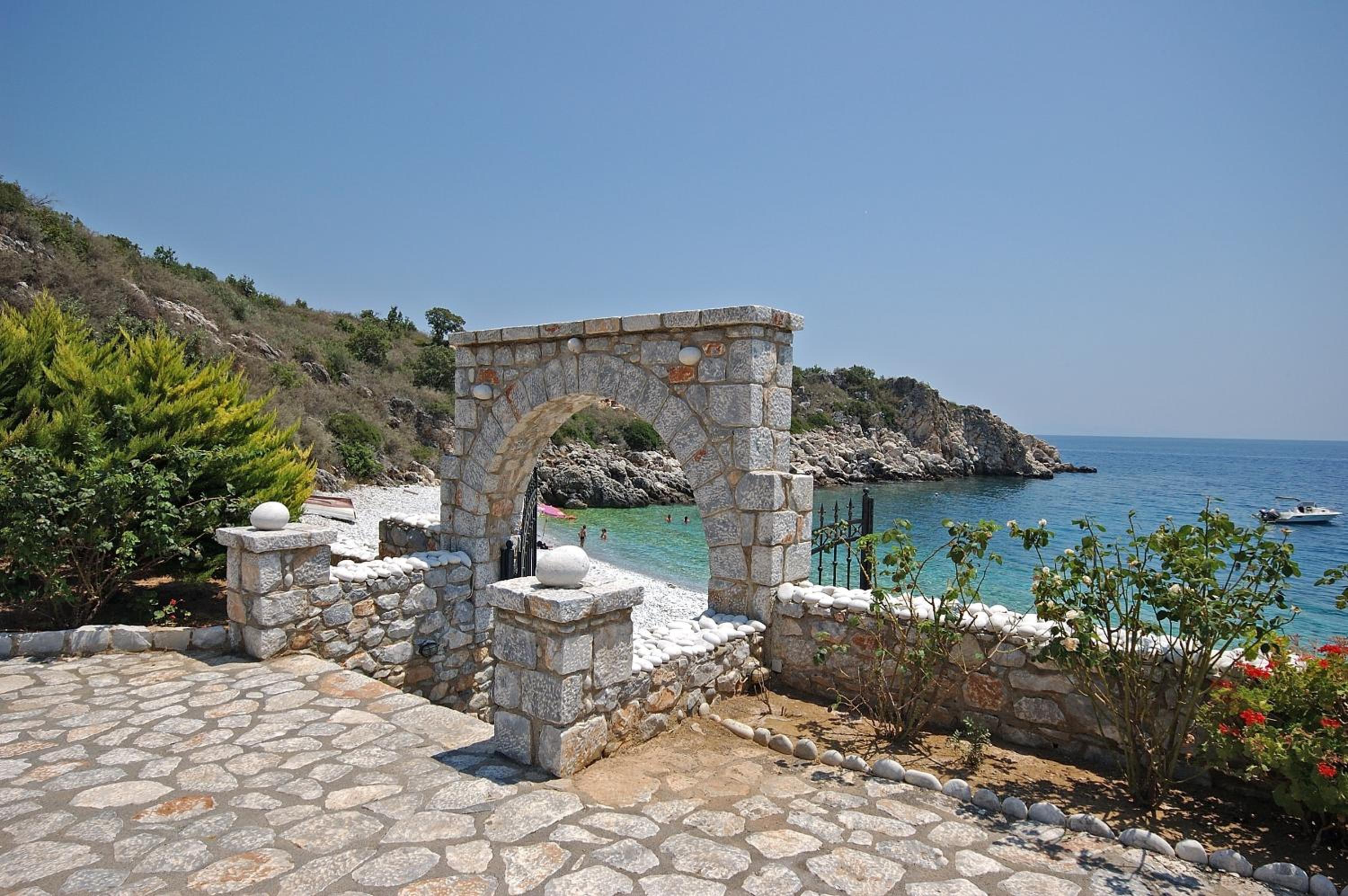 Lalloudes Seaside Suites Sea and Pool View