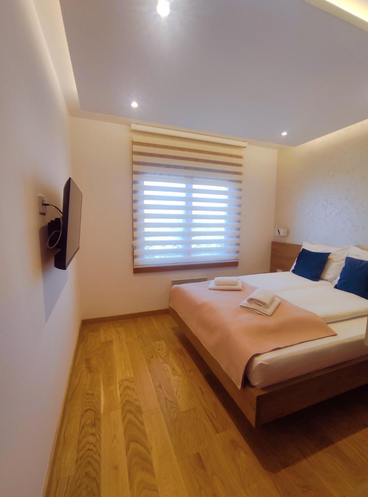 Pino Silvestre II - Sir Oliver Apartman view 4