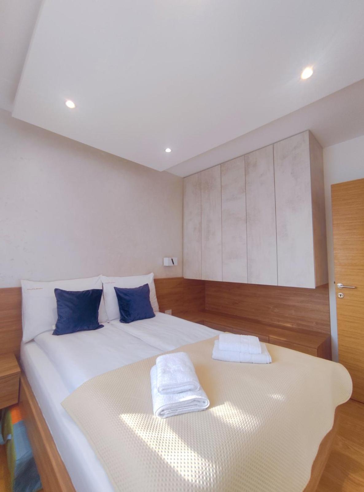 Pino Silvestre II - Sir Oliver Apartman view 5