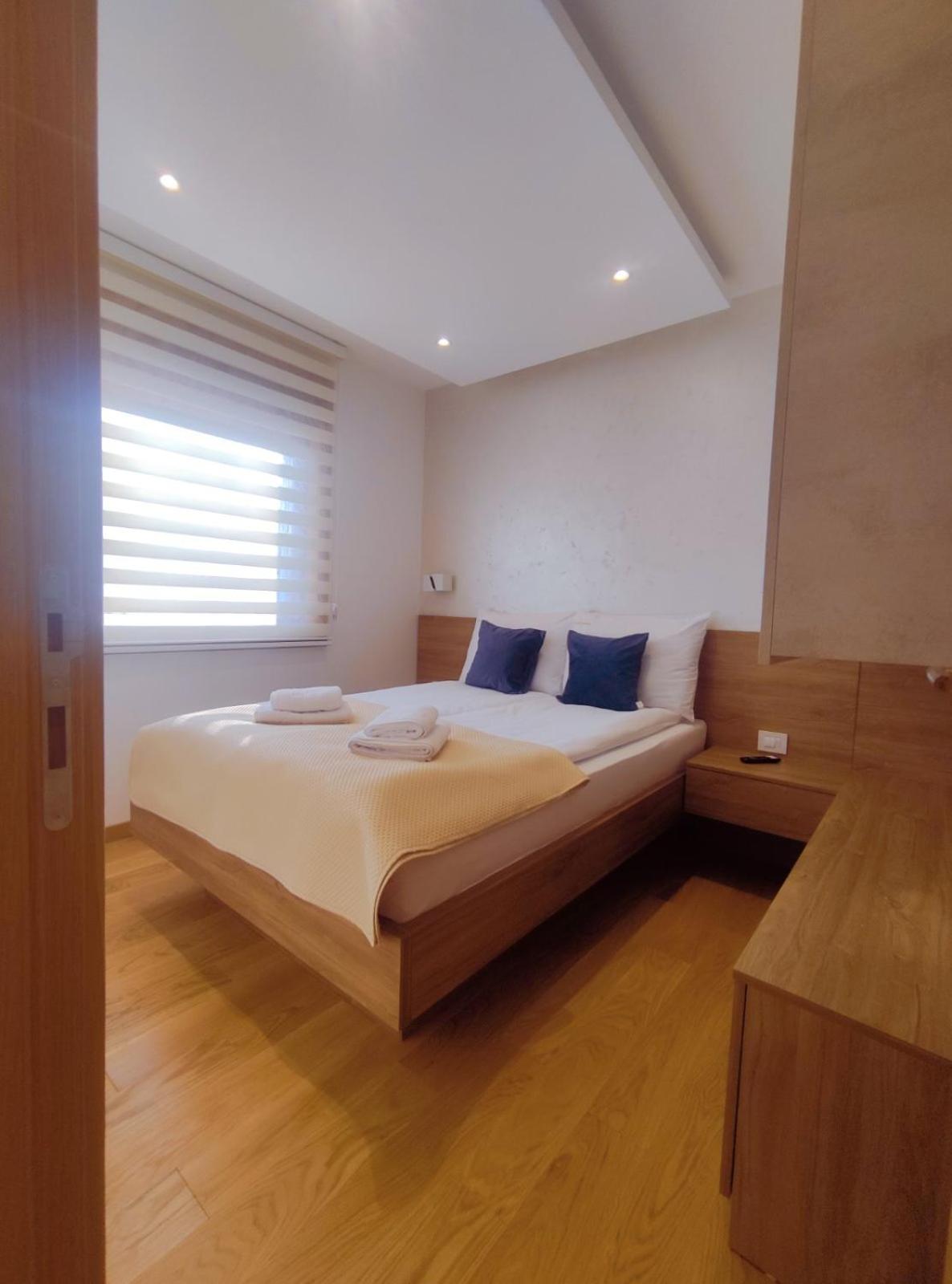 Pino Silvestre II - Sir Oliver Apartman view 3
