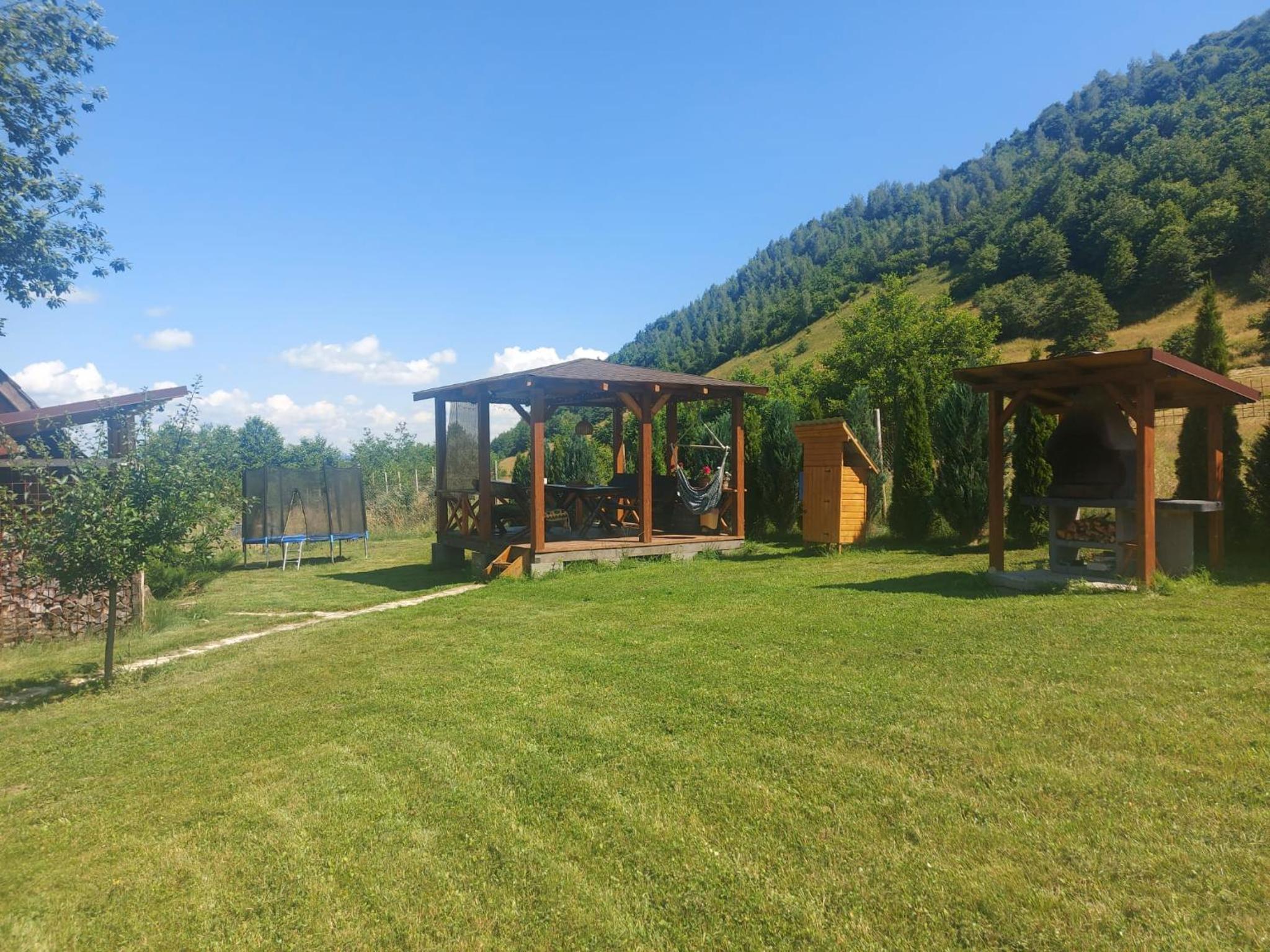 Căsuța din Rusca view 5