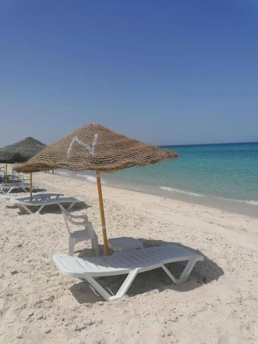 Entire villa two floors sea view-Chatt Mariem