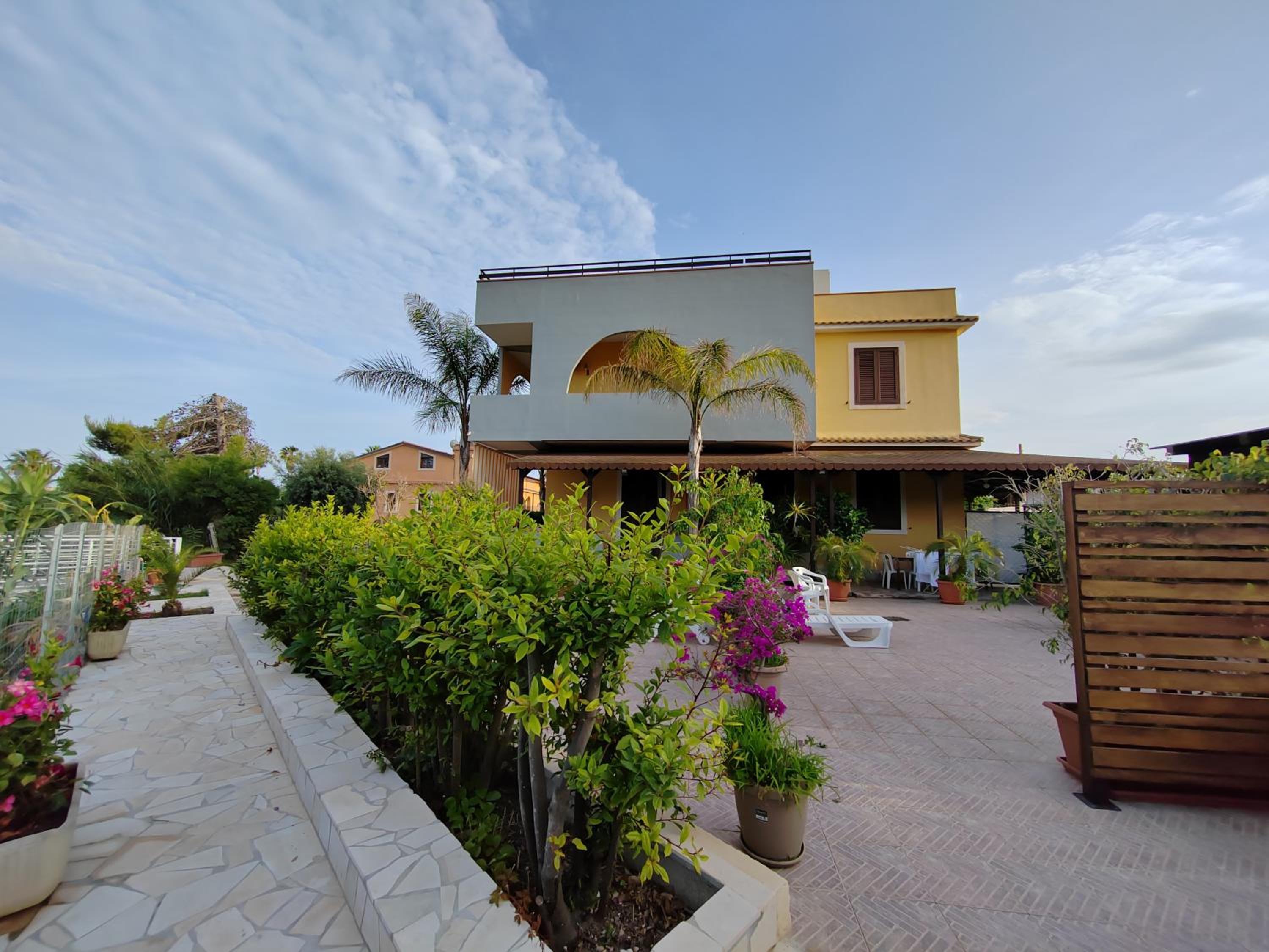 Hotel xenia garden 2 - Image 1