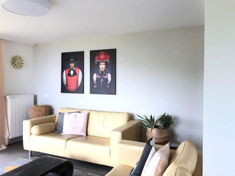 Helle große Wohnung mit grandiosem Ausblick, Terrasse und Balkon