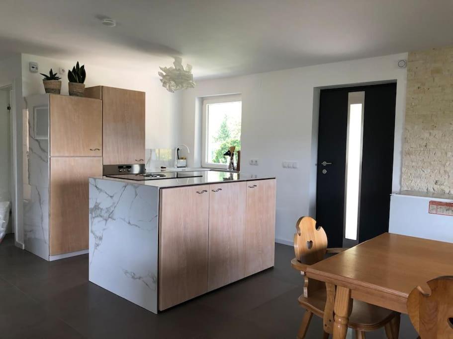 Helle große Wohnung mit grandiosem Ausblick, Terrasse und Balkon