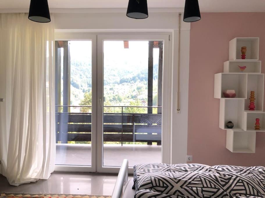 Helle große Wohnung mit grandiosem Ausblick, Terrasse und Balkon