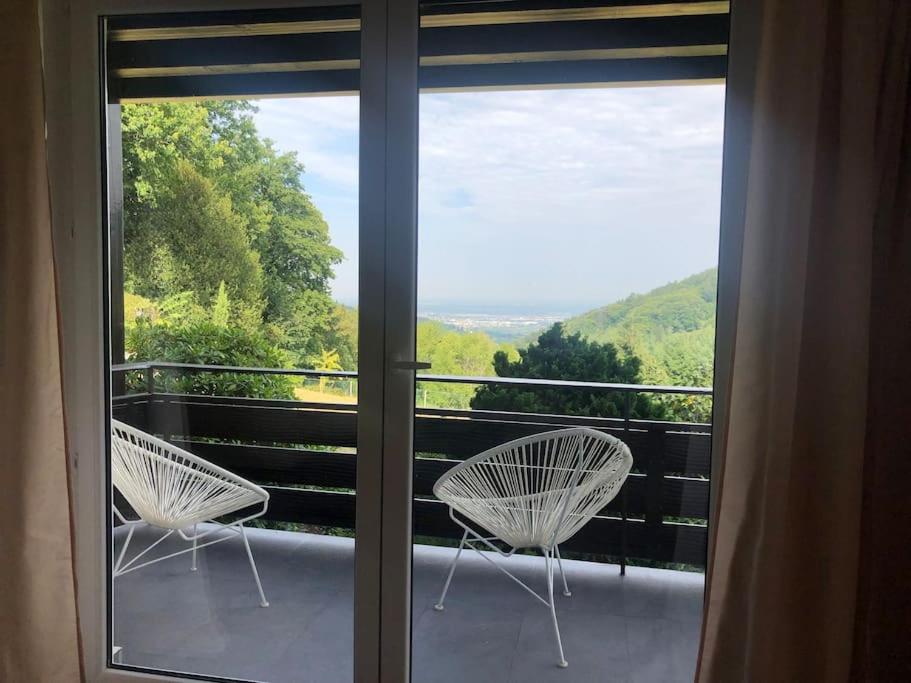 Helle große Wohnung mit grandiosem Ausblick, Terrasse und Balkon