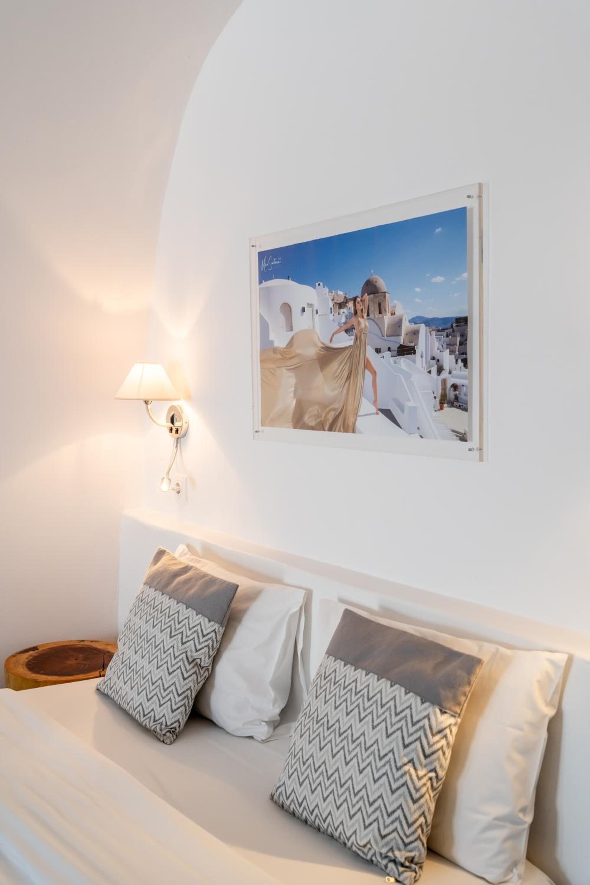 Oia Vacations - Vogue Suites - Property Image 9