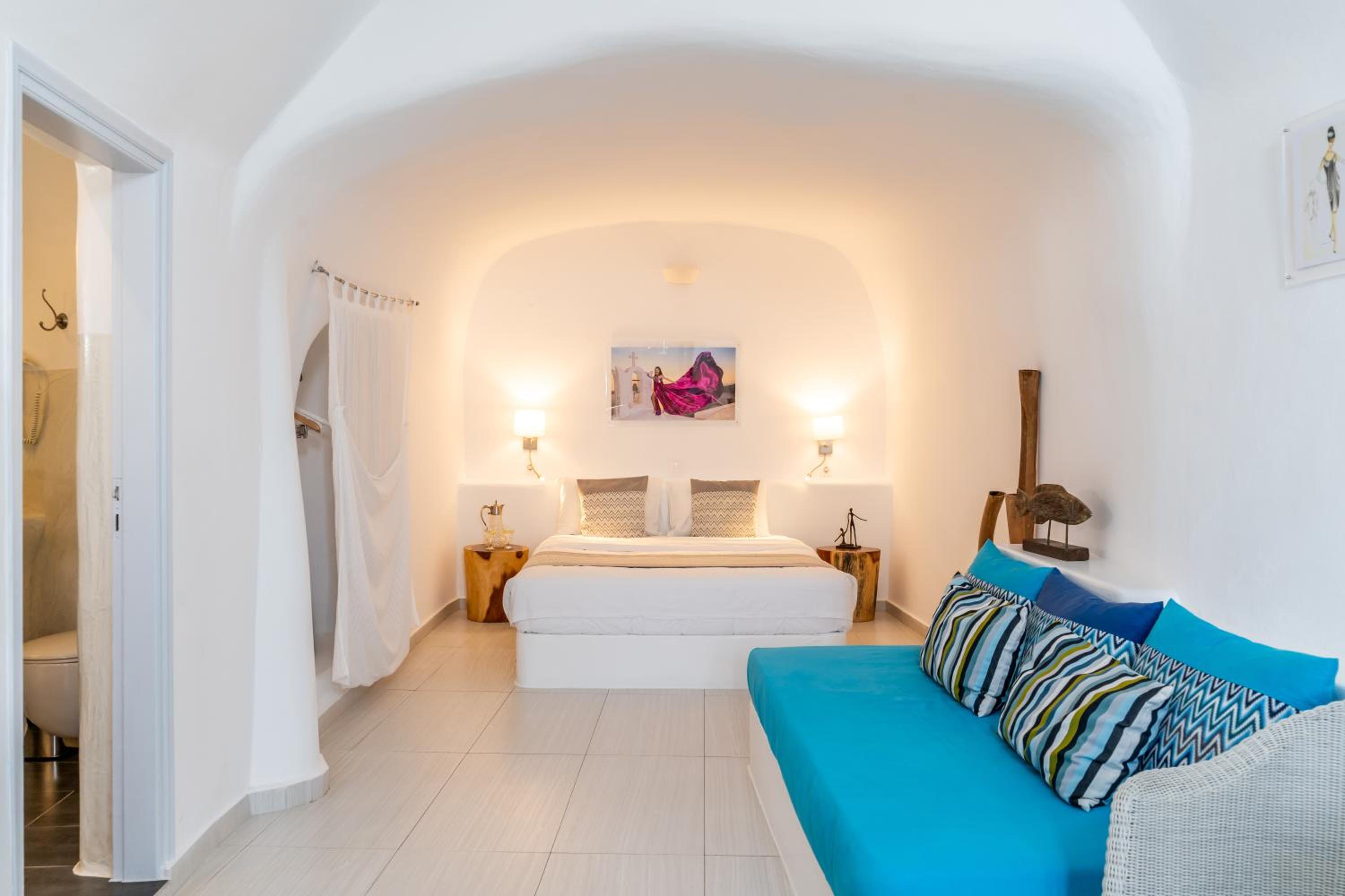 Oia Vacations - Vogue Suites - Property Image 11