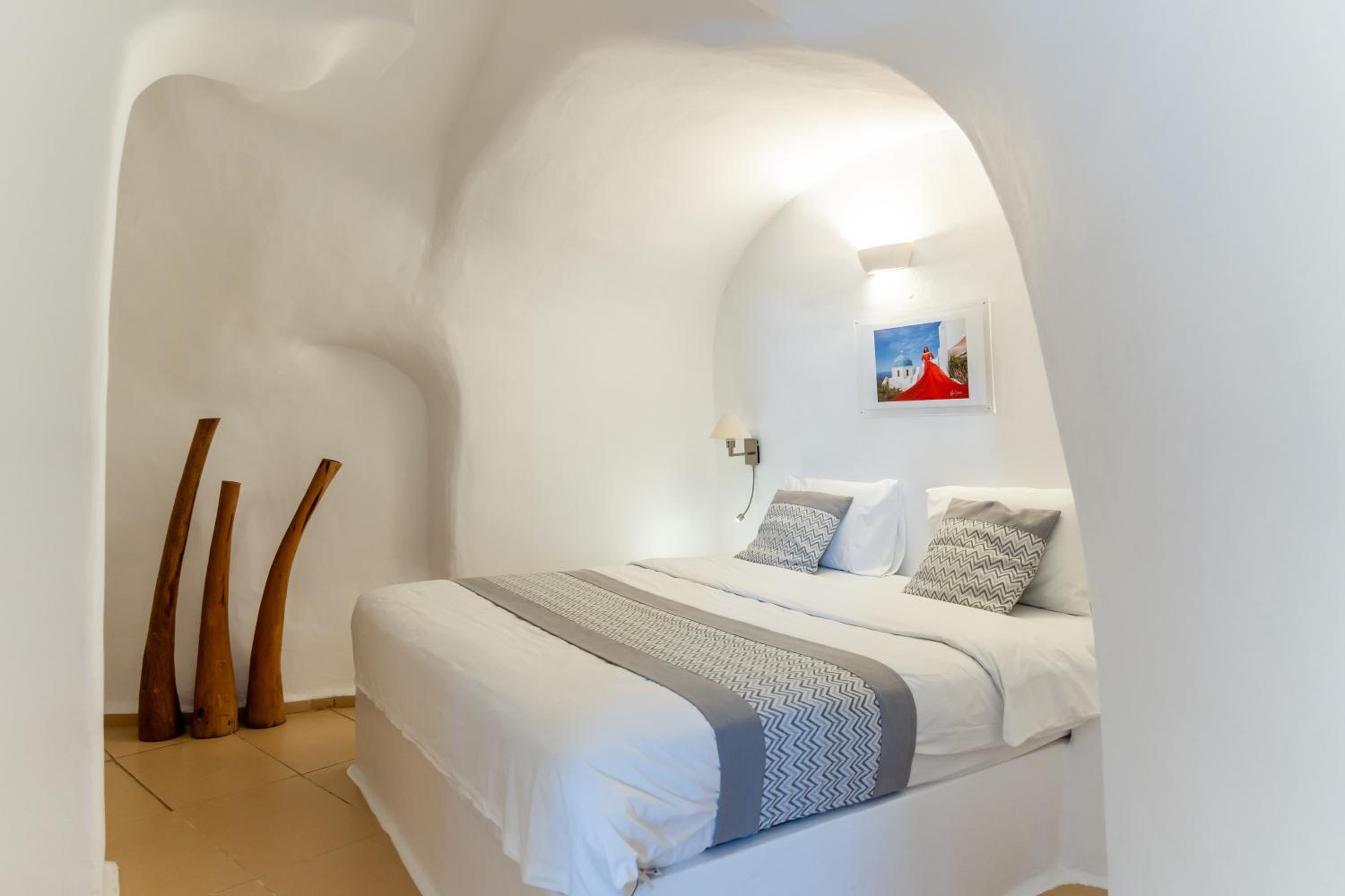 Oia Vacations - Vogue Suites - Property Image 10