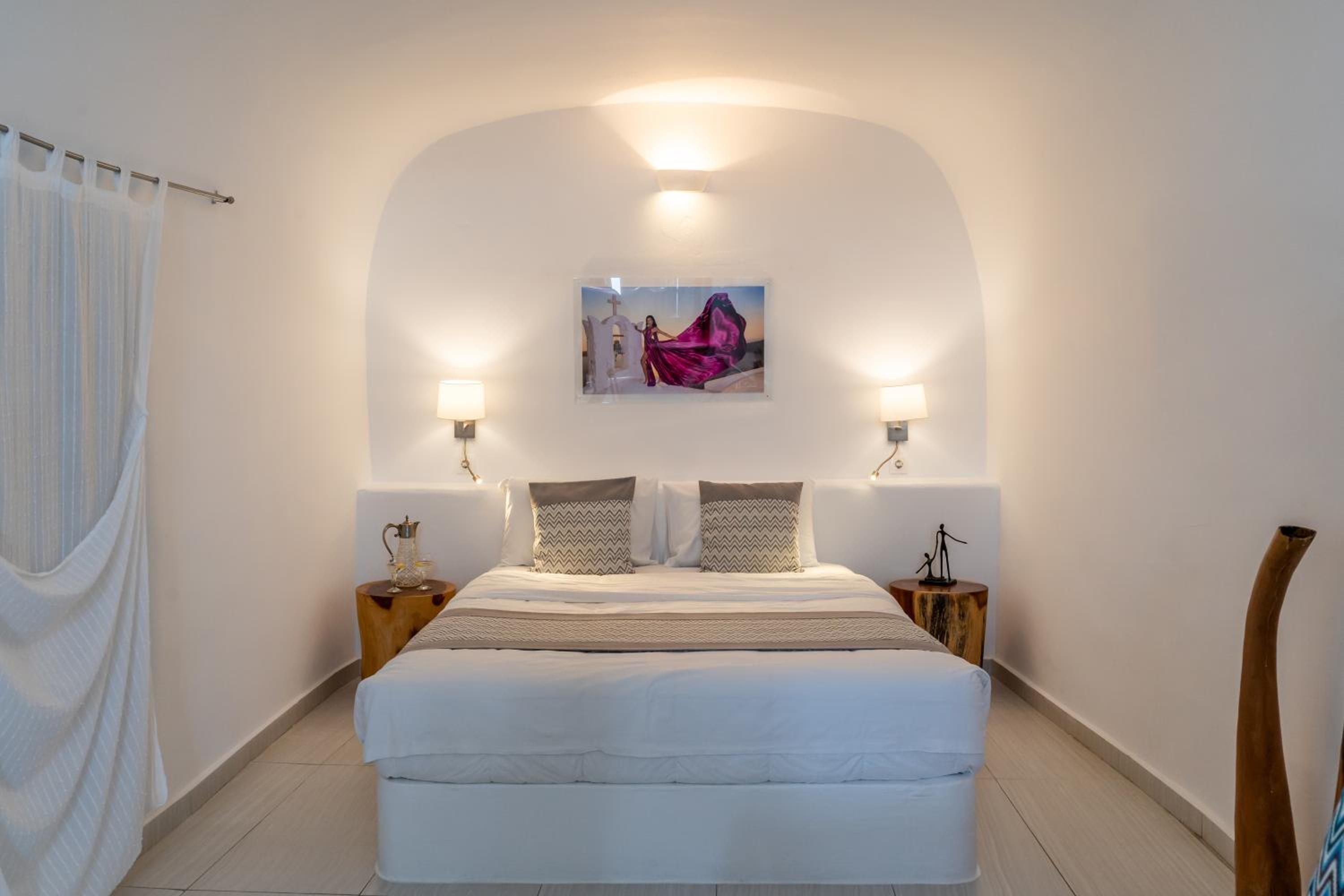 Oia Vacations - Vogue Suites - Property Image 6
