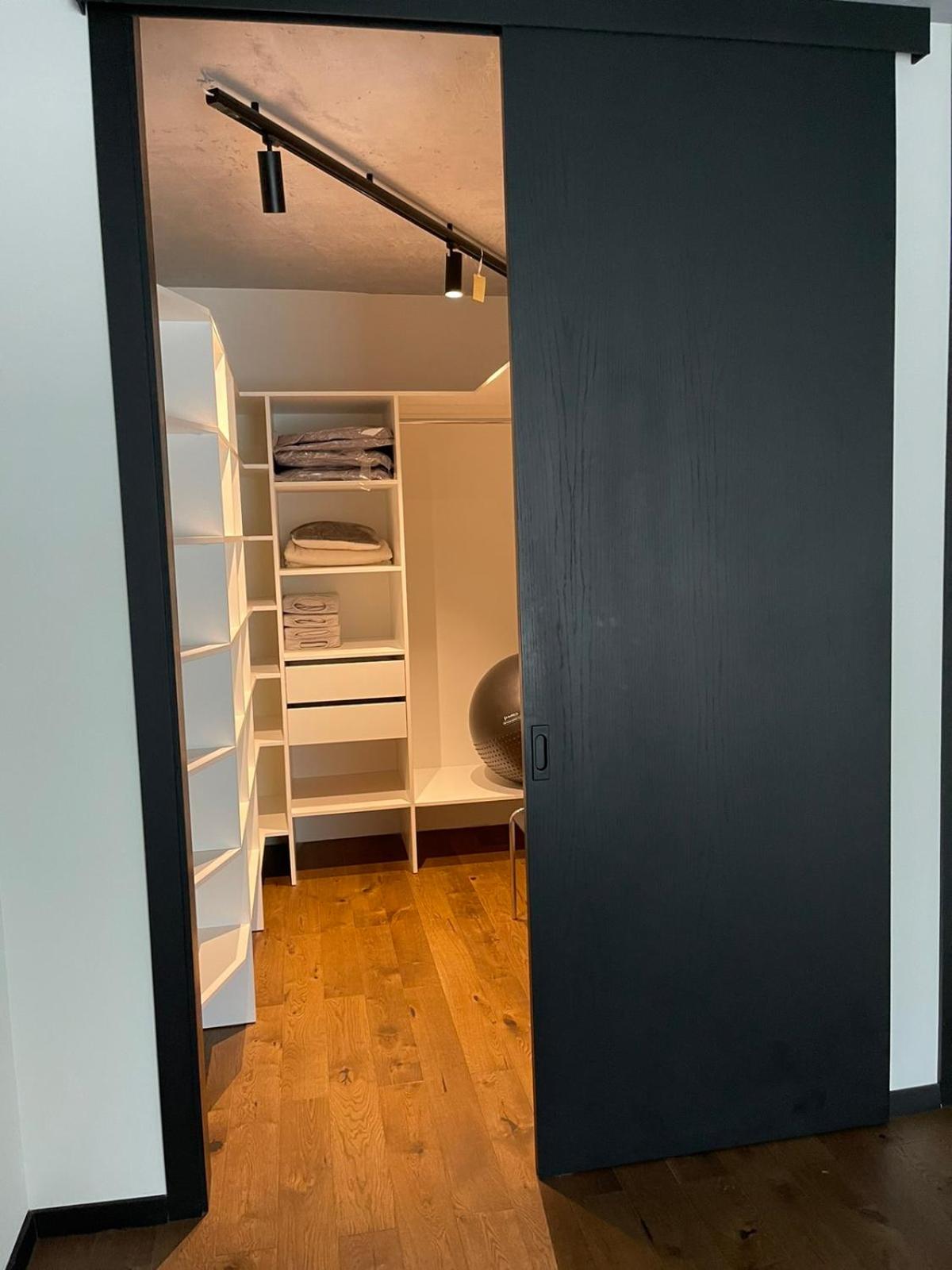Carlo Apartments