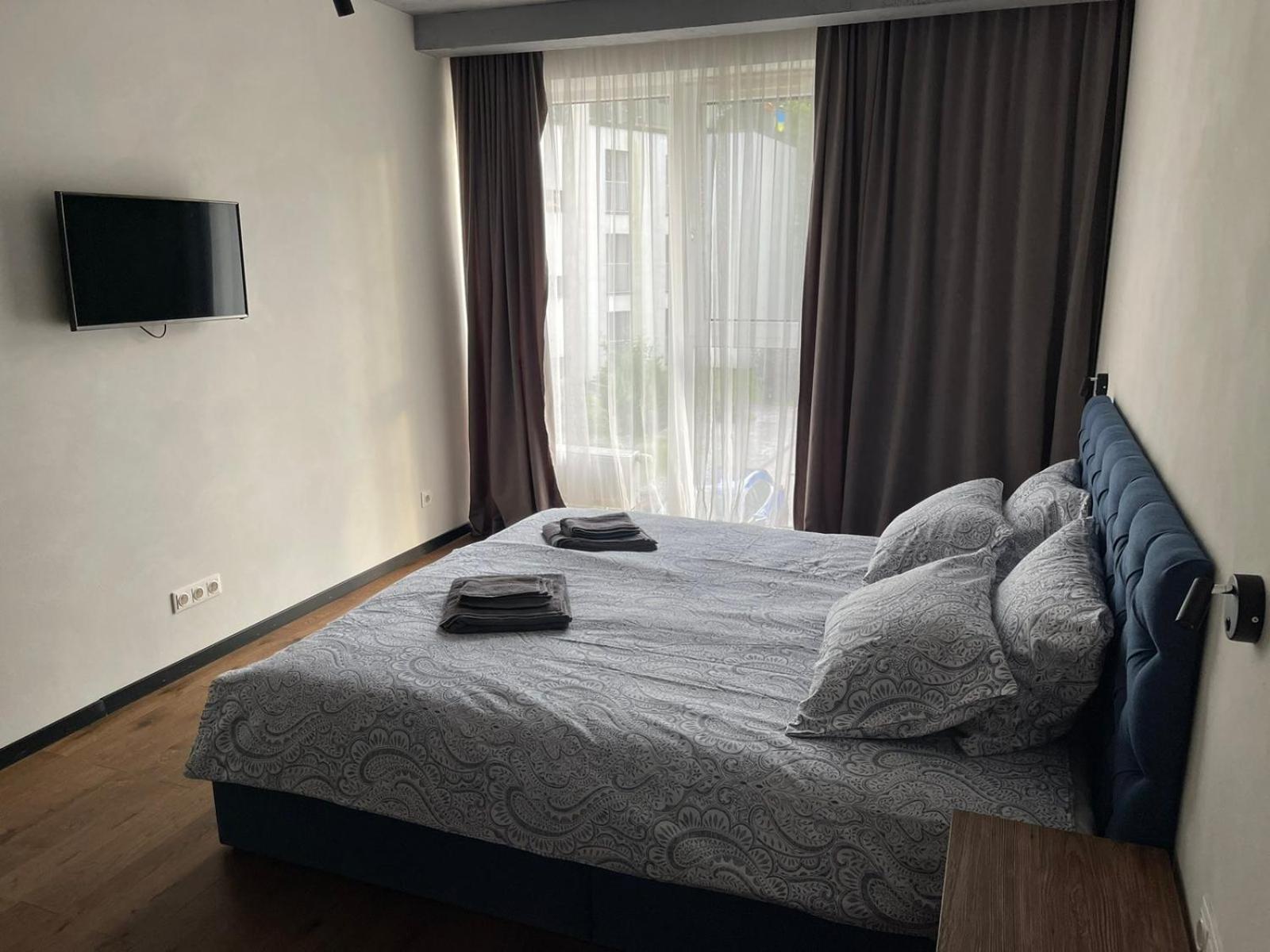 Carlo Apartments