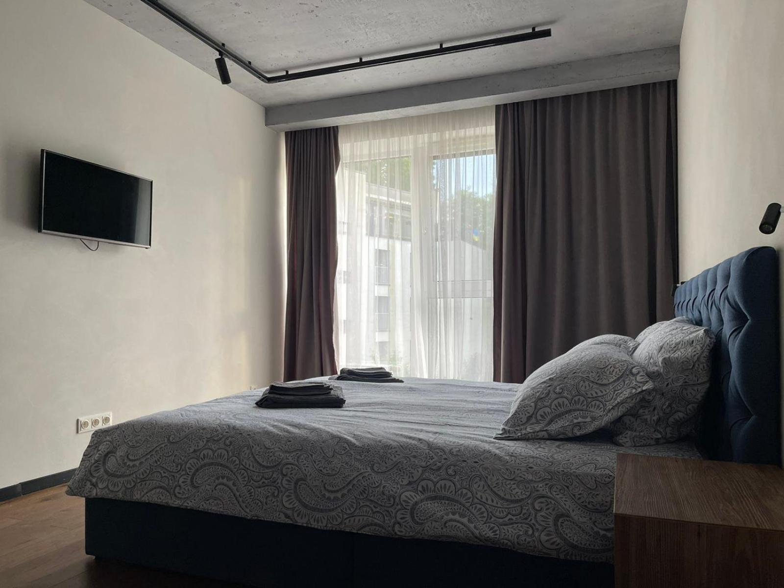 Carlo Apartments