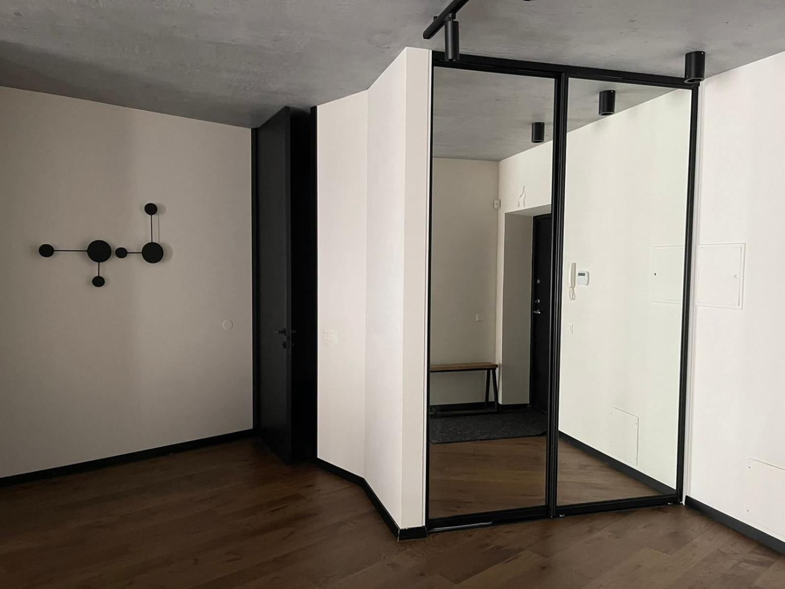 Carlo Apartments