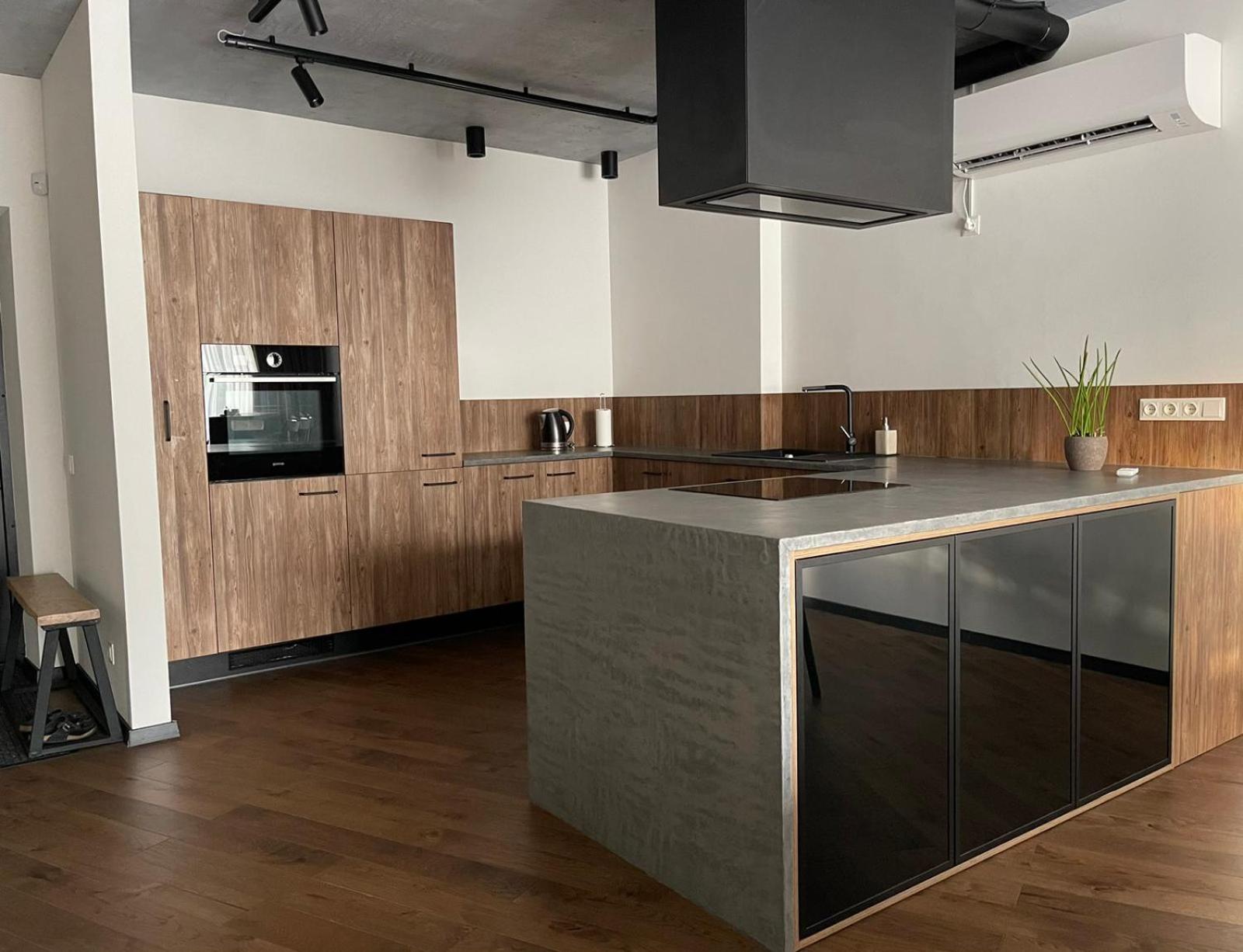 Carlo Apartments