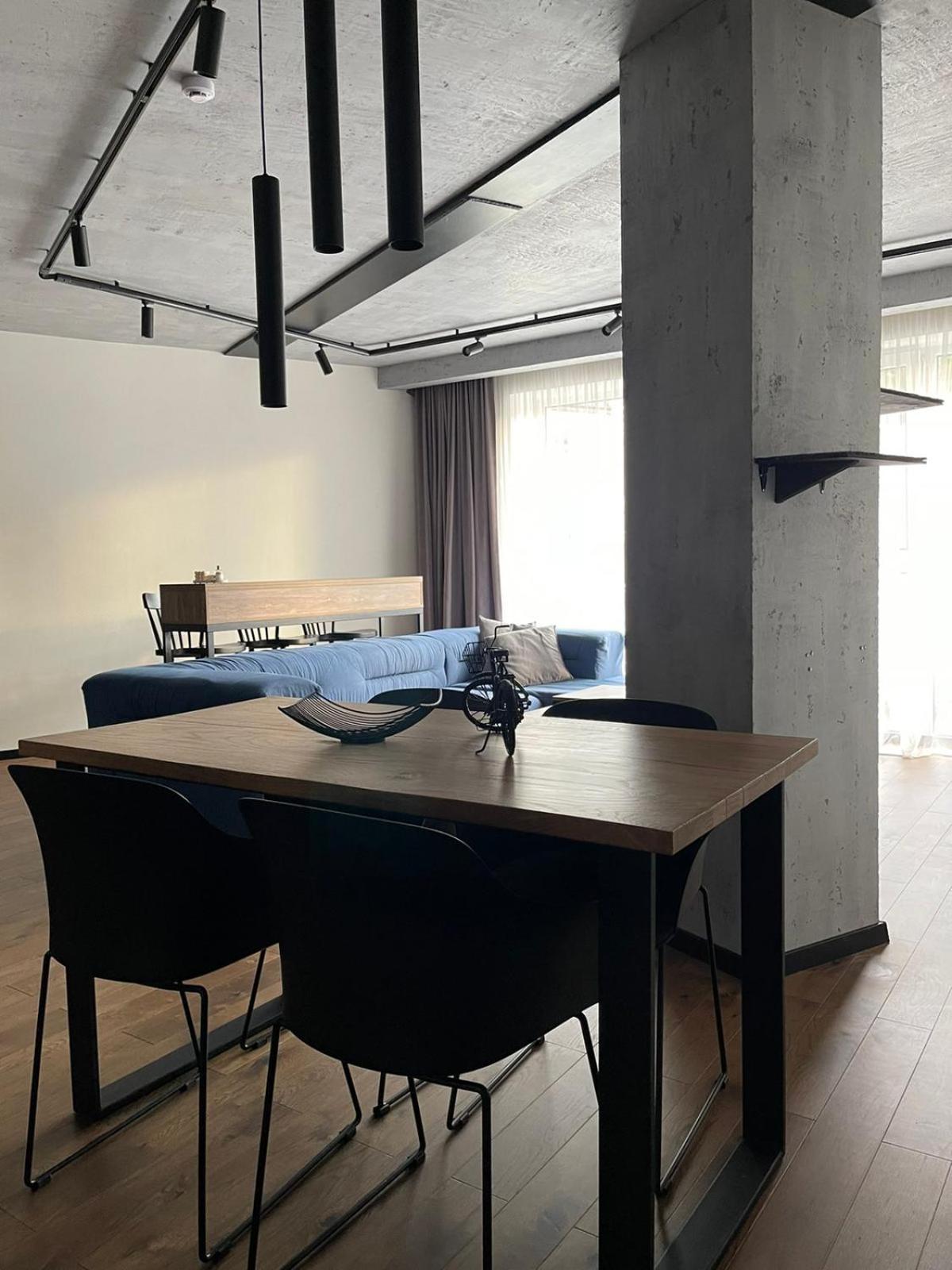 Carlo Apartments