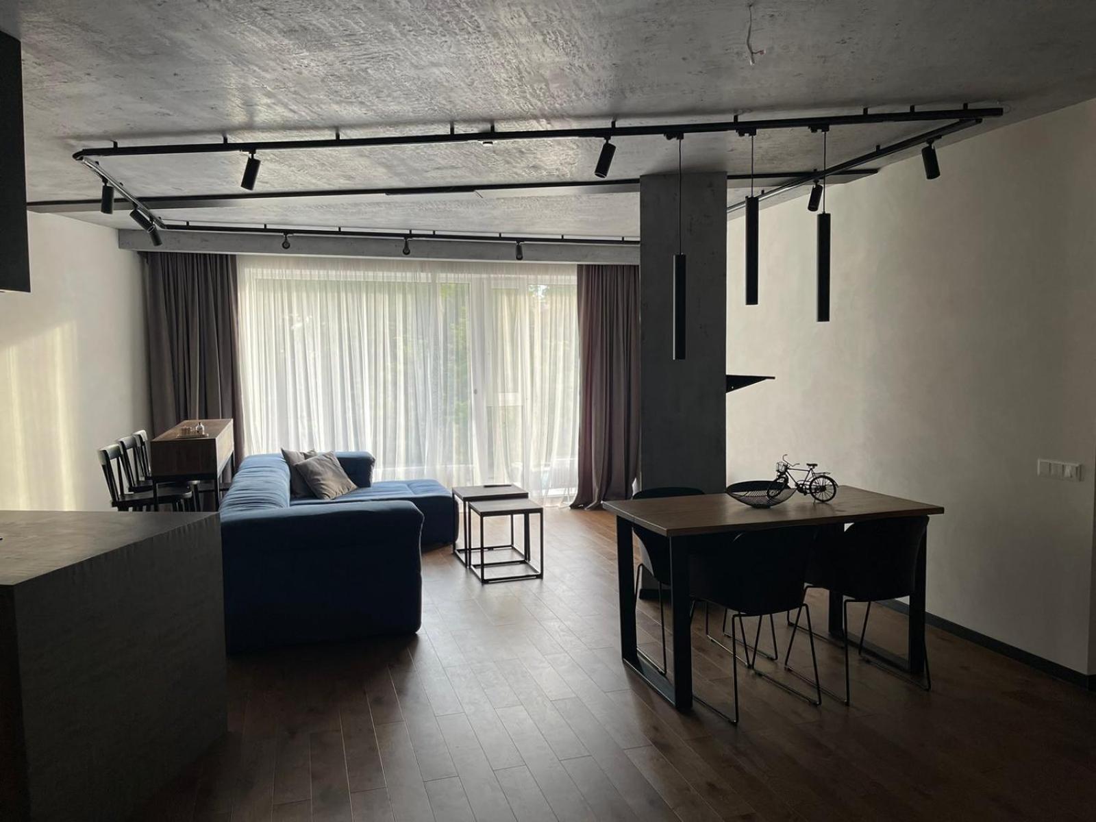 Carlo Apartments
