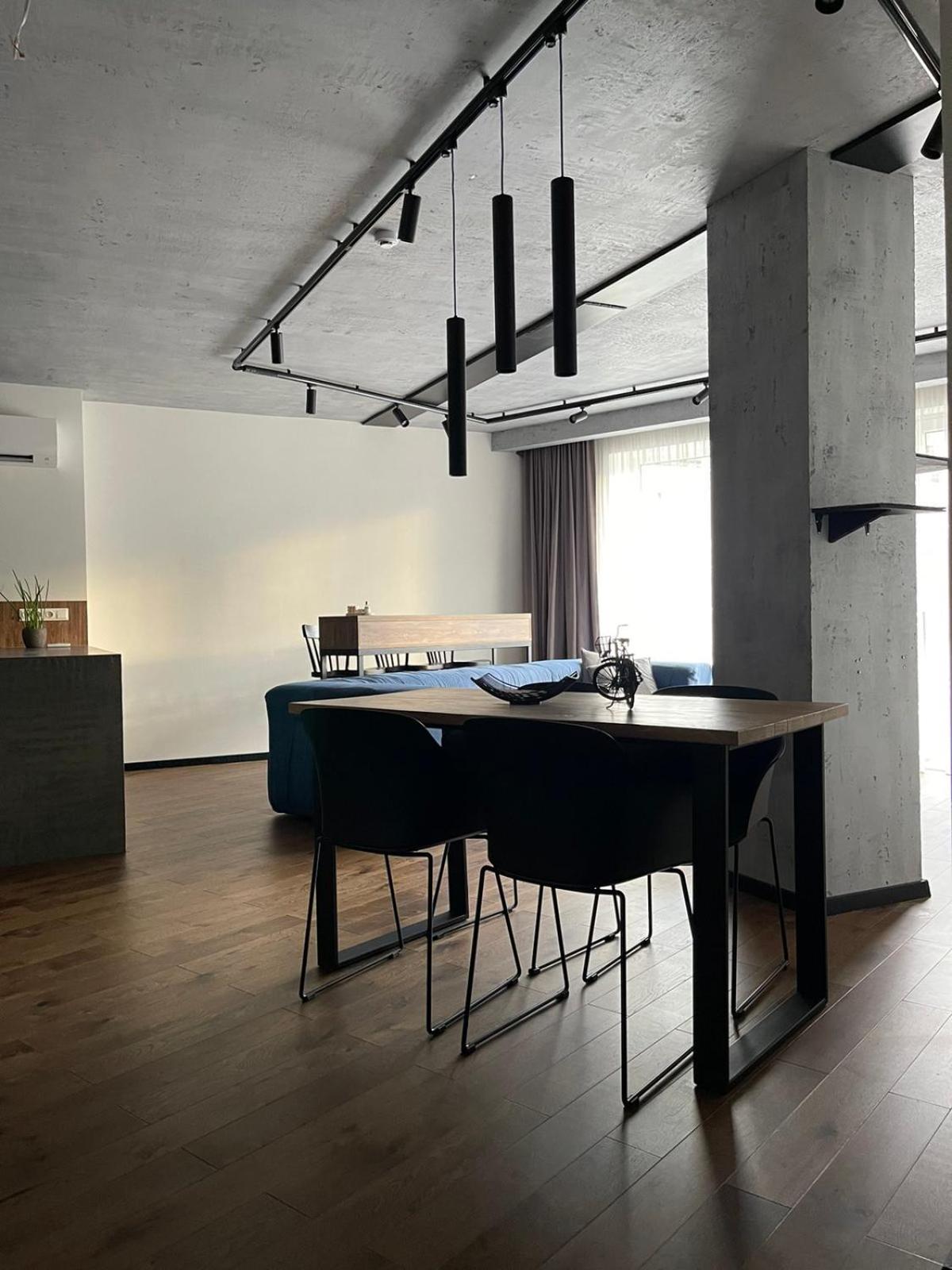 Carlo Apartments