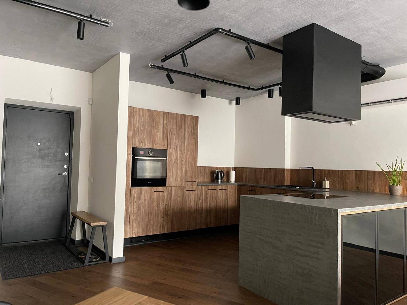 Carlo Apartments