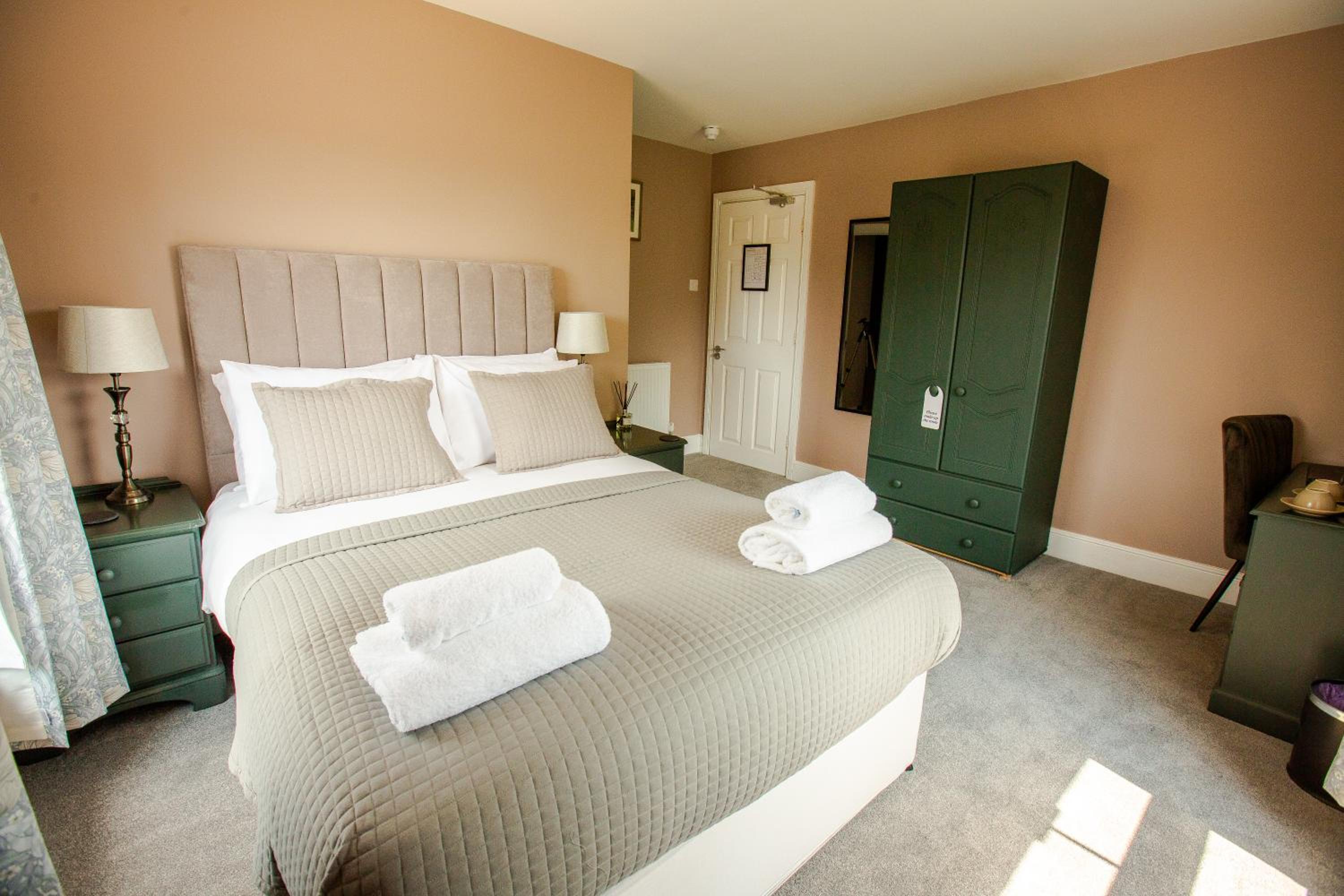 Woodfalls Inn