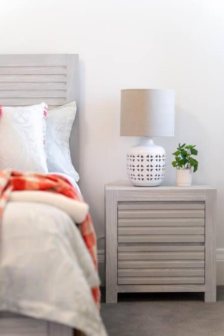 luxury city living - private entrance-free parking