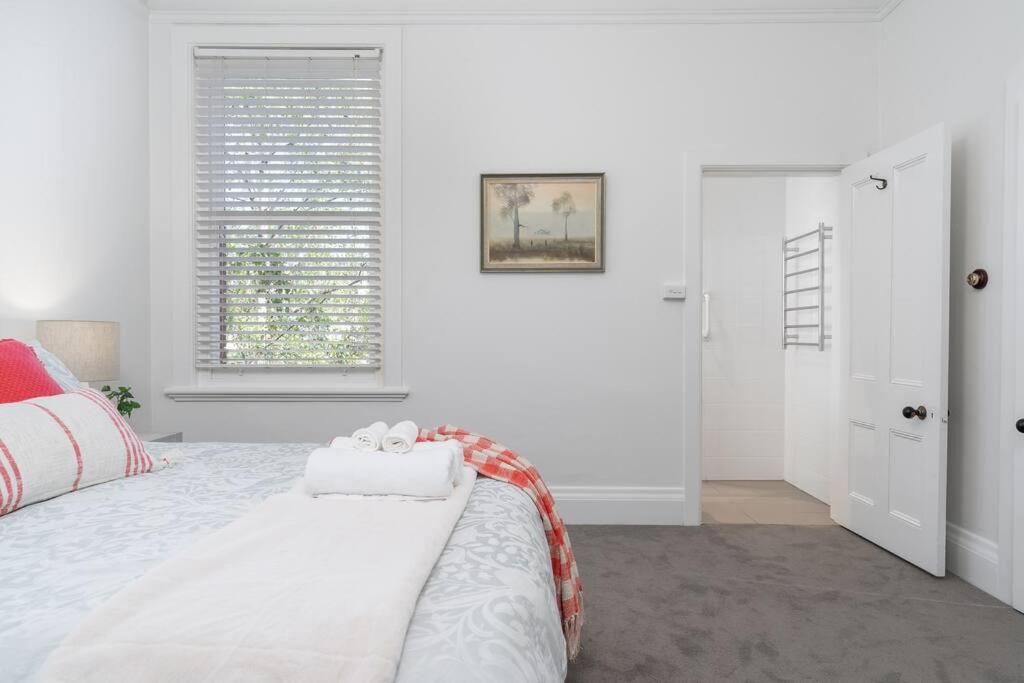 luxury city living - private entrance-free parking