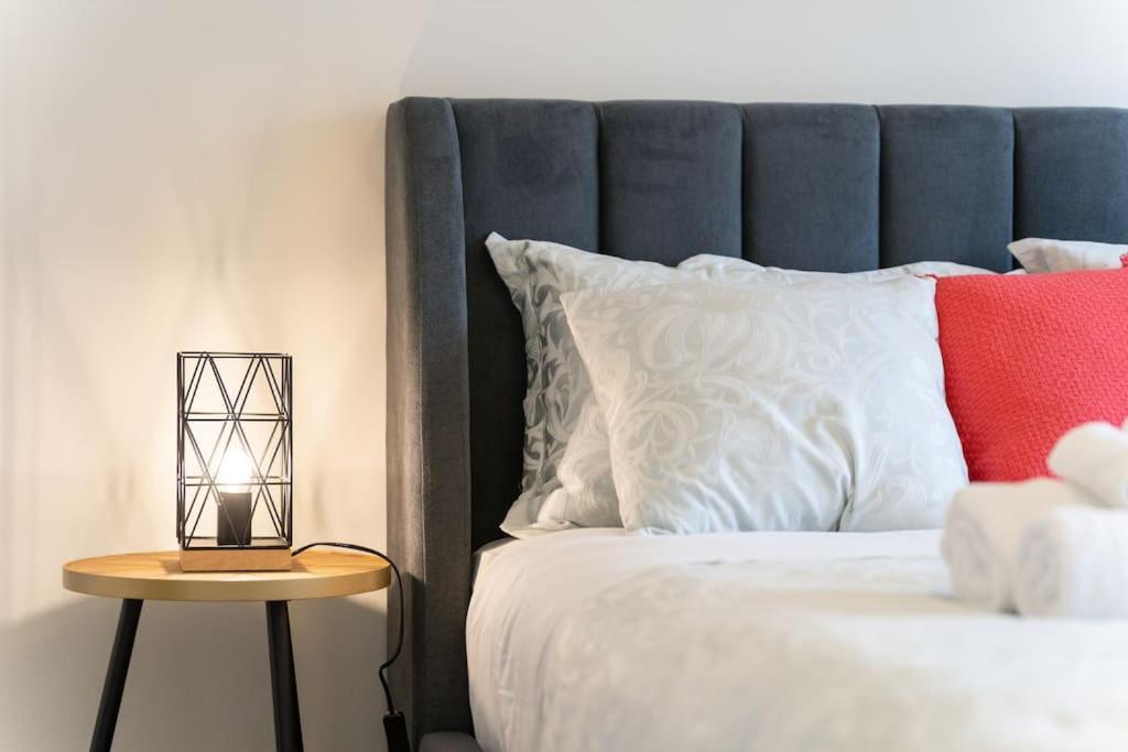 luxury city living - private entrance-free parking
