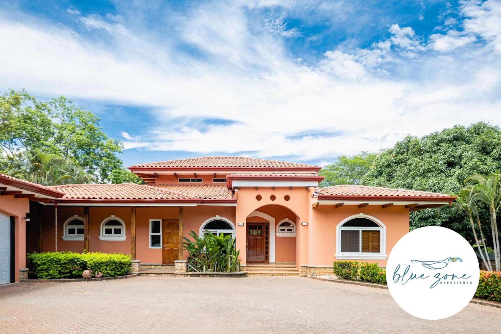 Casa Tropical, Spacious 3 Bedroom Home