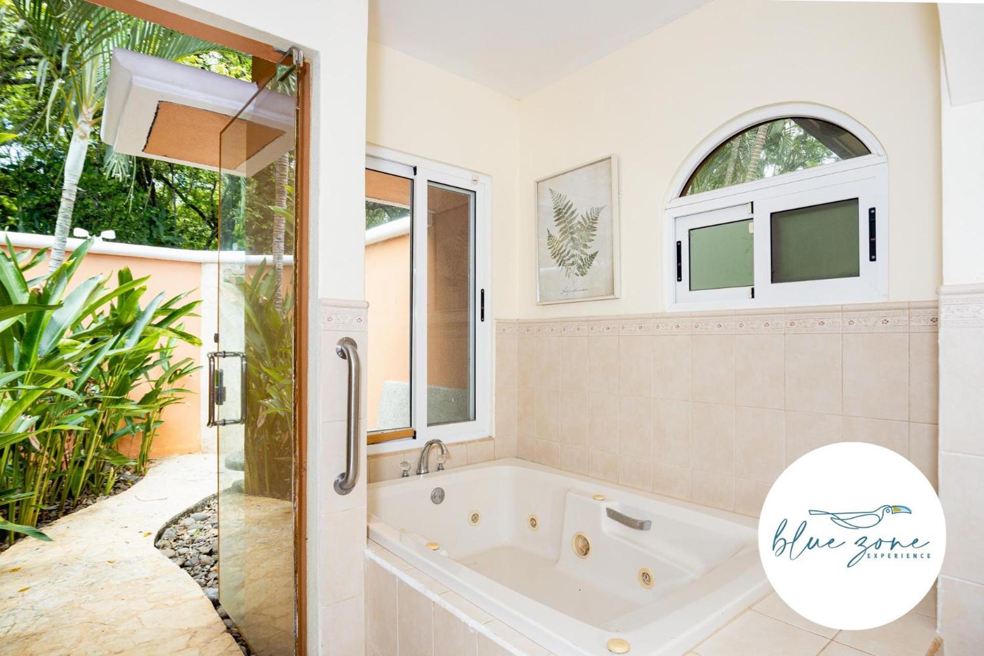 Casa Tropical, Spacious 3 Bedroom Home