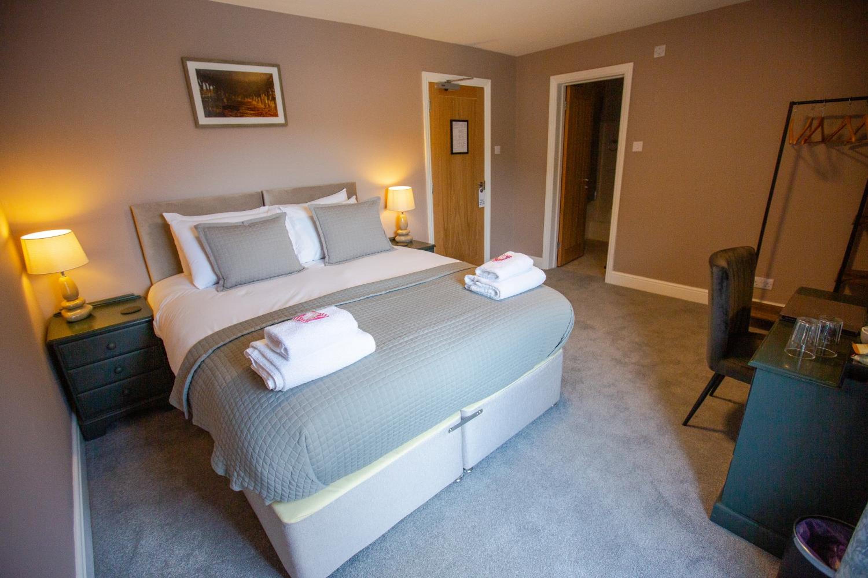 Woodfalls Inn